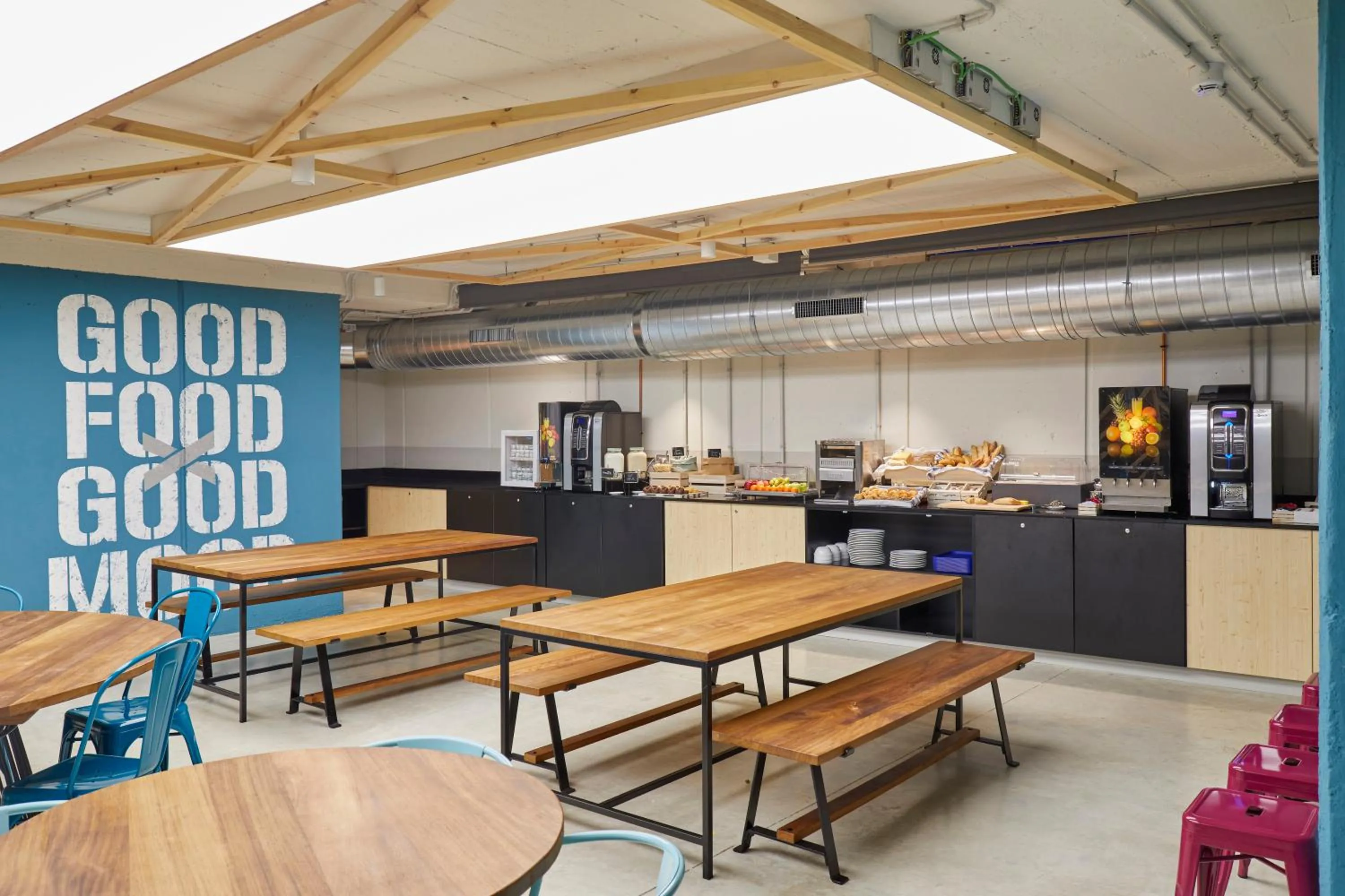 Communal kitchen in Unite Hostel Barcelona