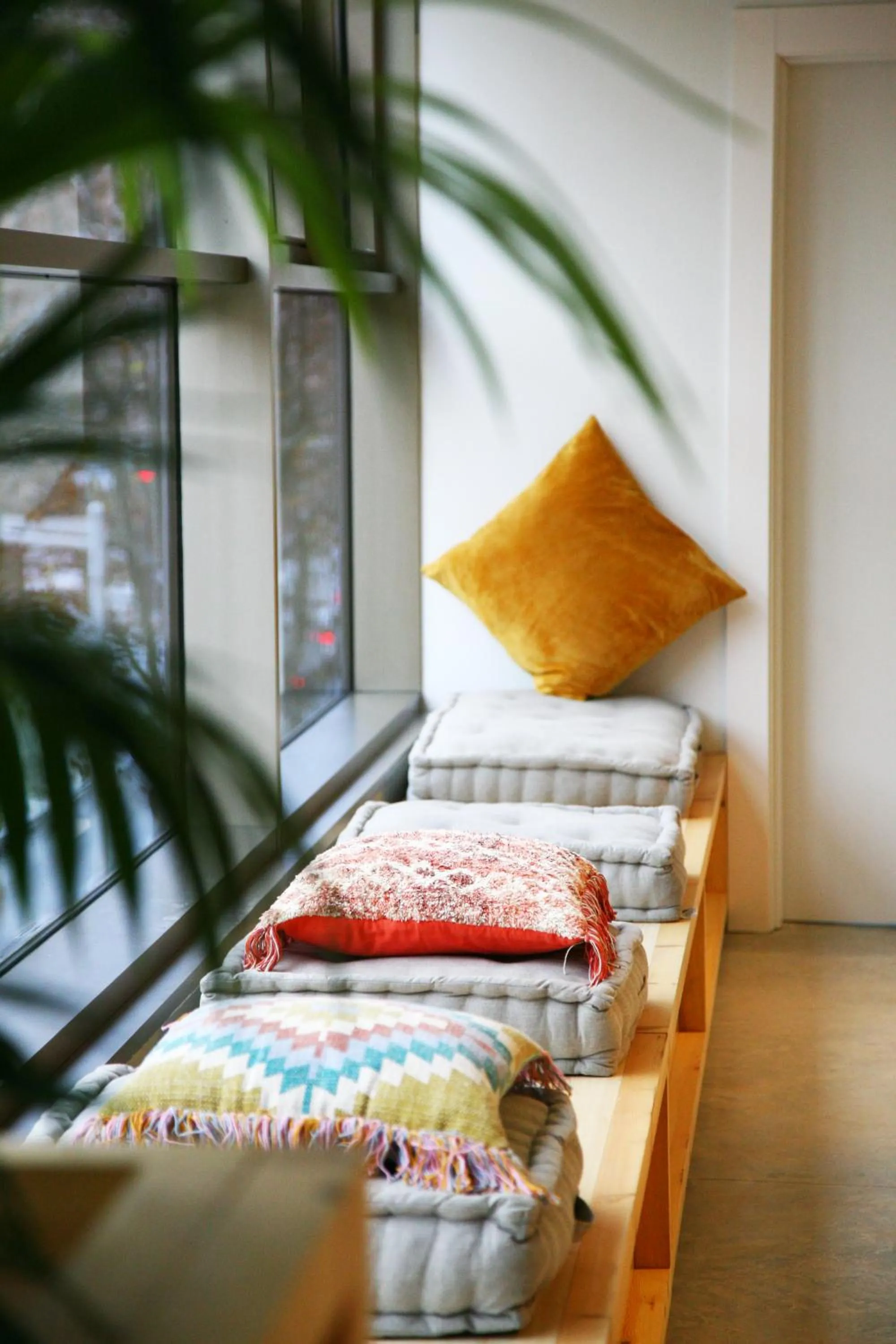 Communal lounge/ TV room in Unite Hostel Barcelona