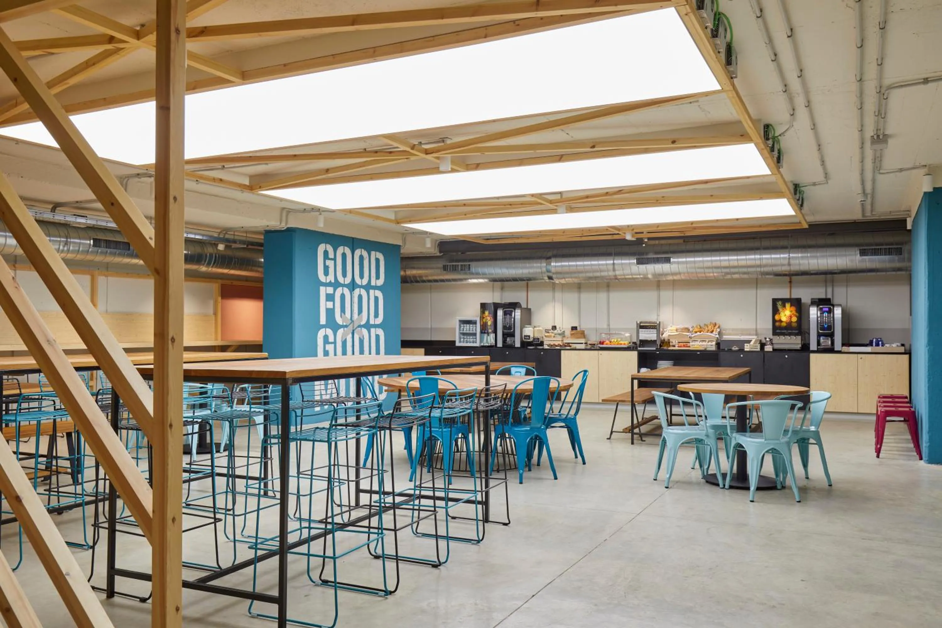 Communal kitchen in Unite Hostel Barcelona