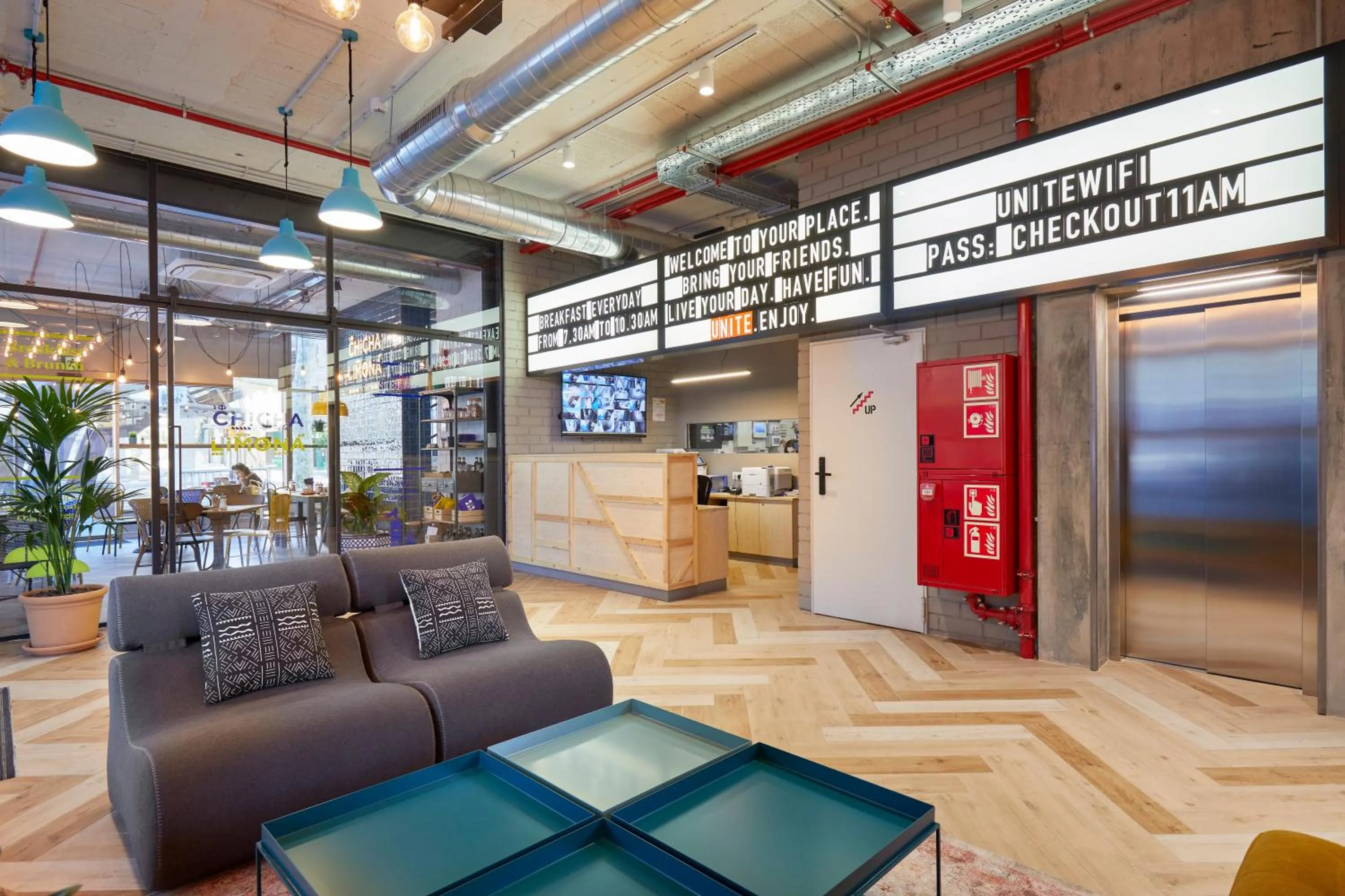 Lobby or reception in Unite Hostel Barcelona