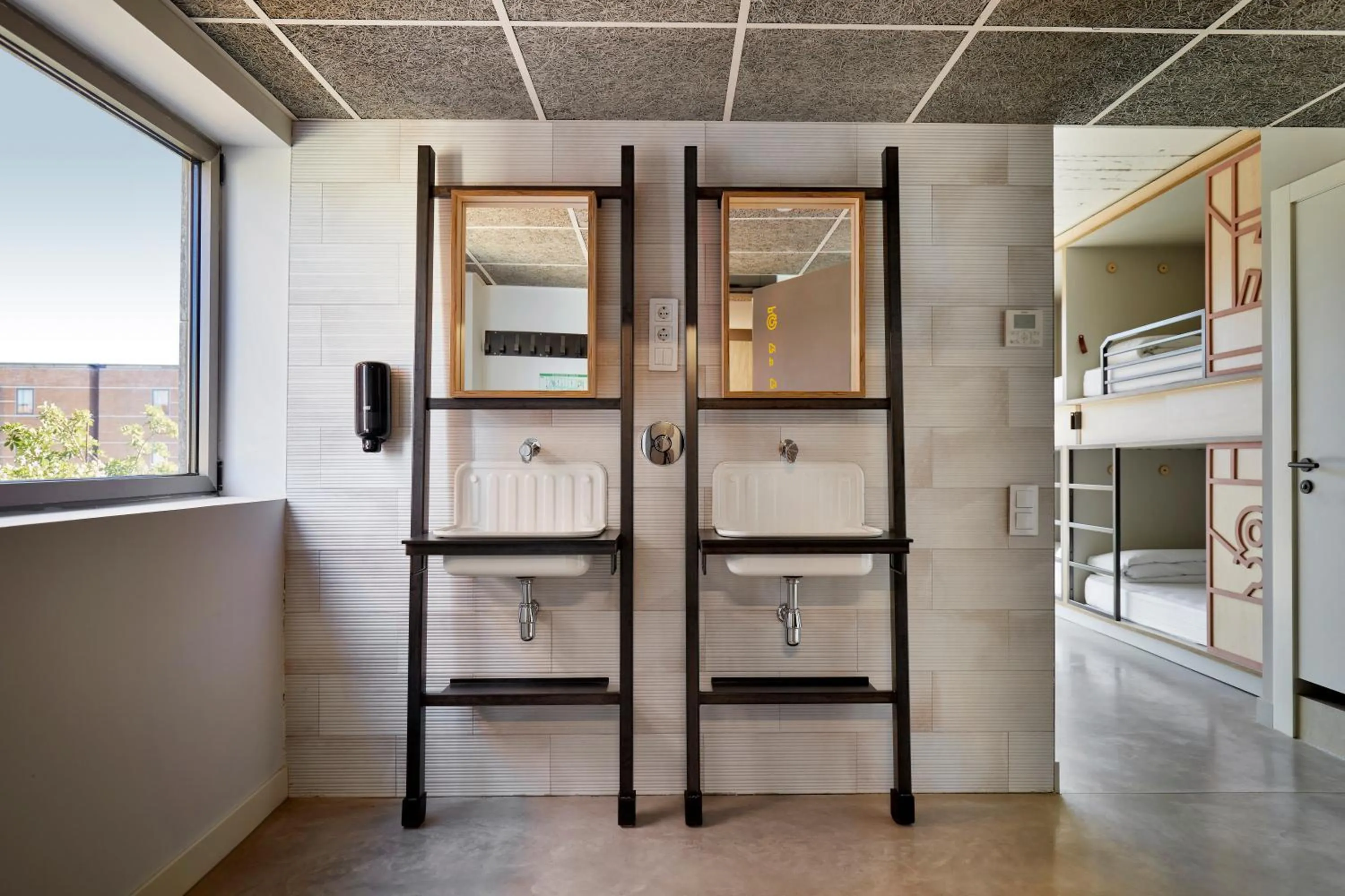 Bathroom in Unite Hostel Barcelona