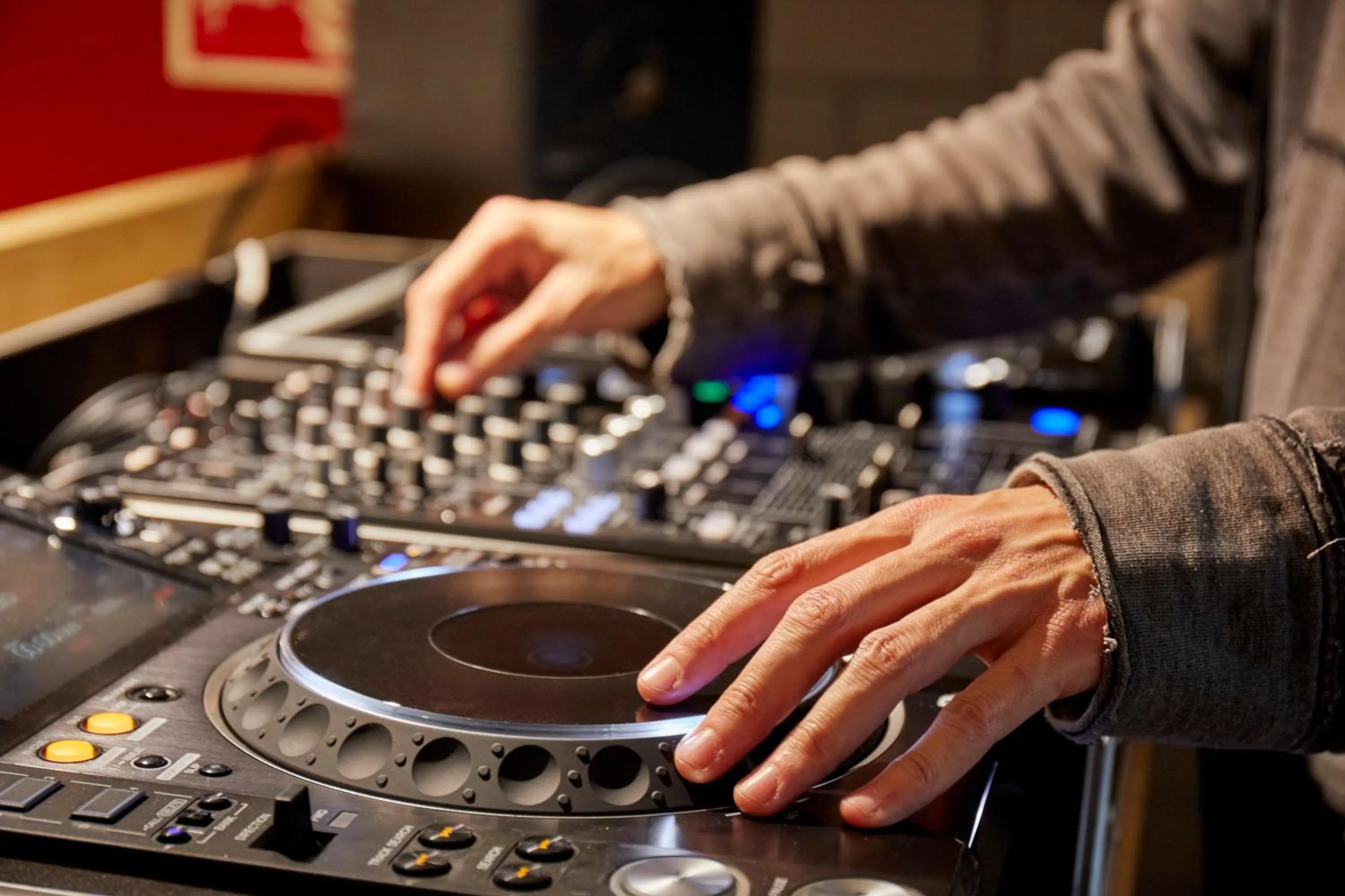 Nightclub / DJ in Unite Hostel Barcelona