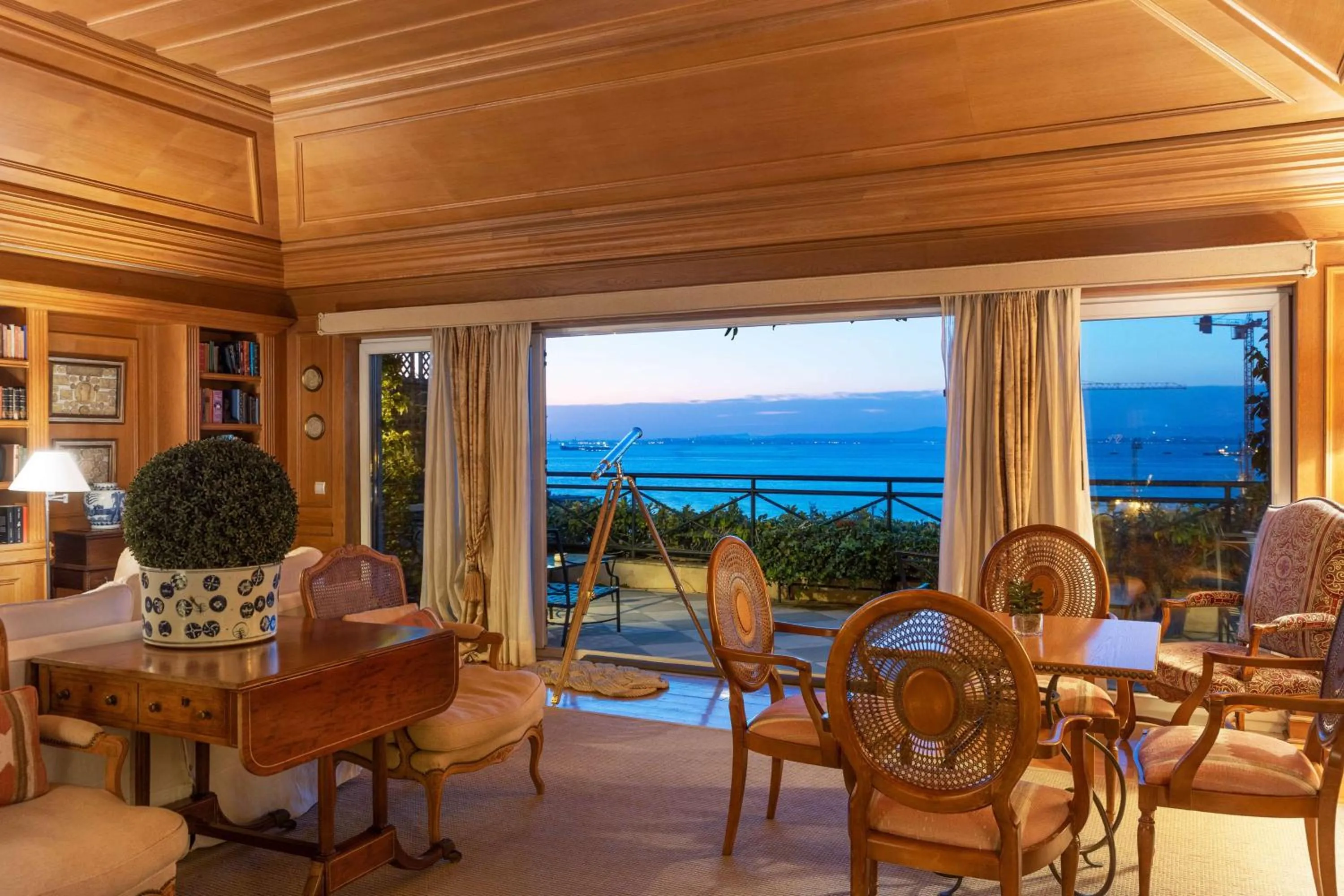 Lobby or reception in As Janelas Verdes Inn - Lisbon Heritage Collection - Riverside