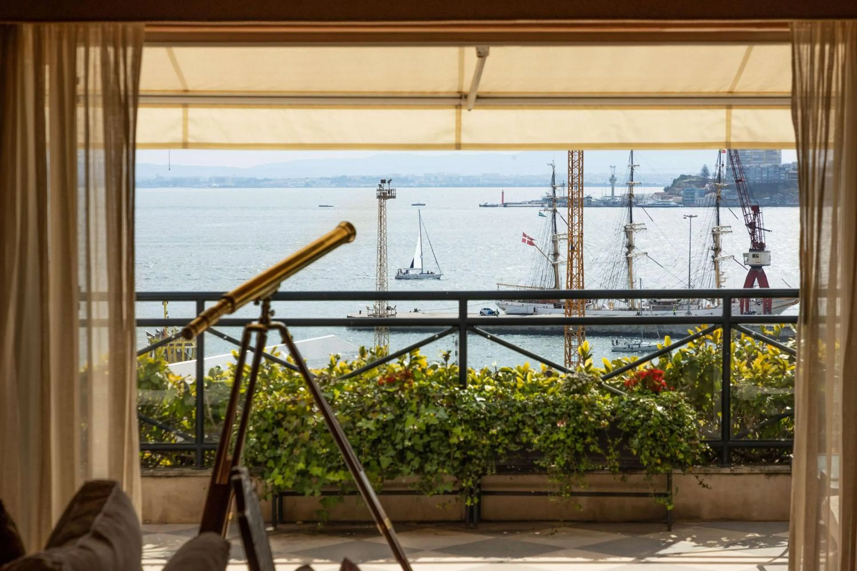Property building in As Janelas Verdes Inn - Lisbon Heritage Collection - Riverside