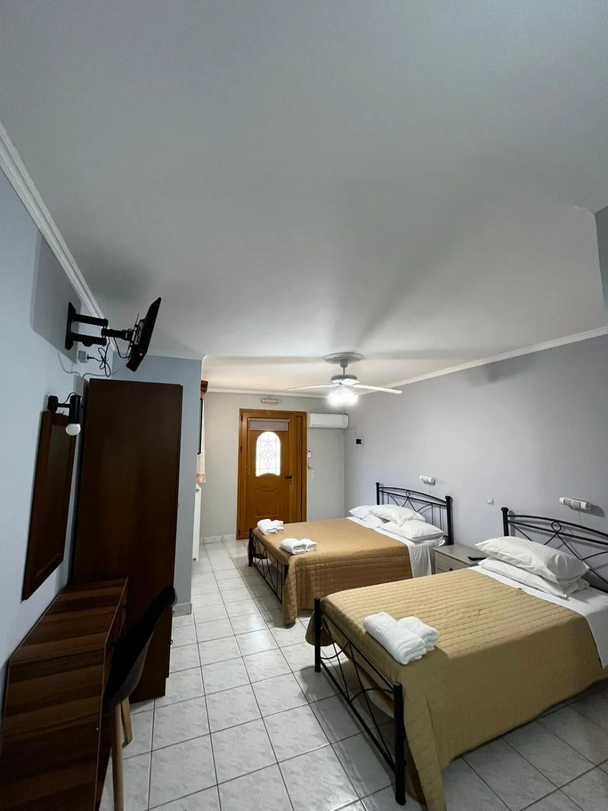 Bed in Nikos Studios and Apartments