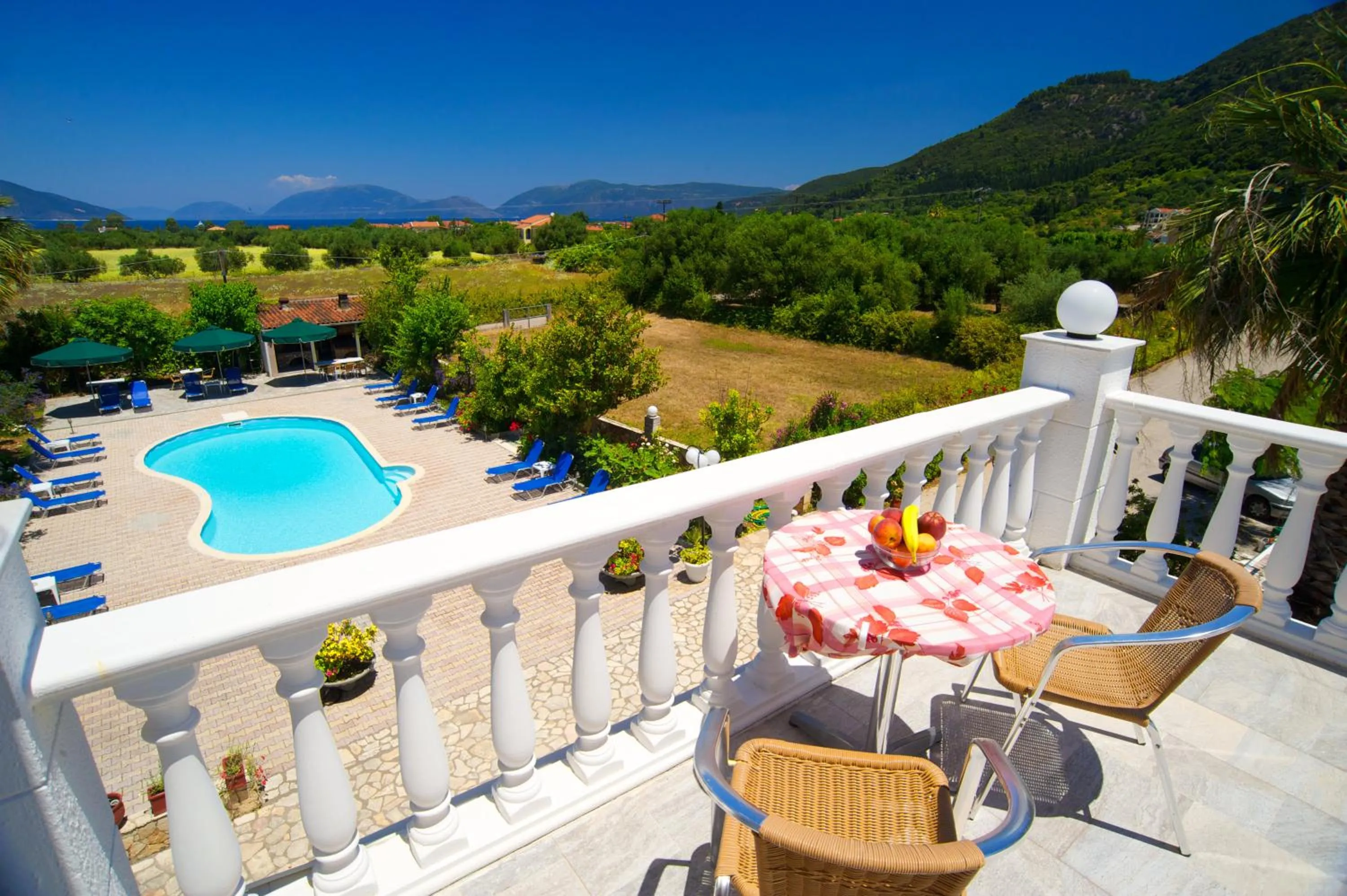 Nikos Studios and Apartments