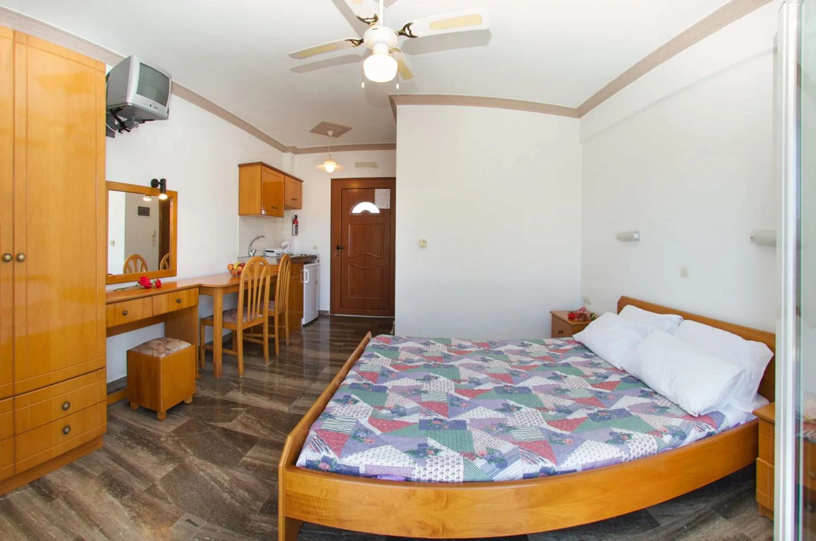 Bed in Nikos Studios and Apartments