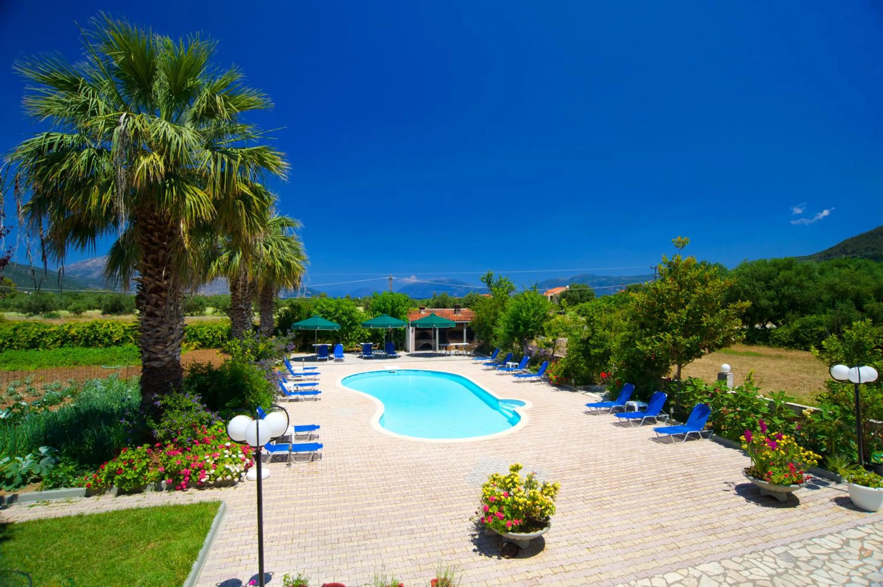 Nikos Studios and Apartments