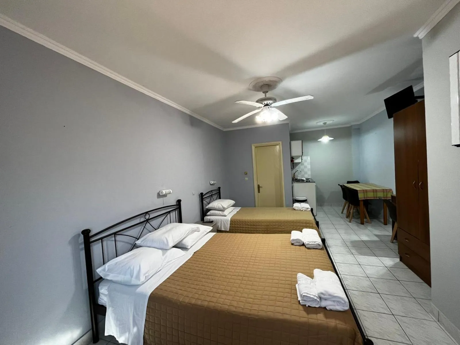 Bed in Nikos Studios and Apartments