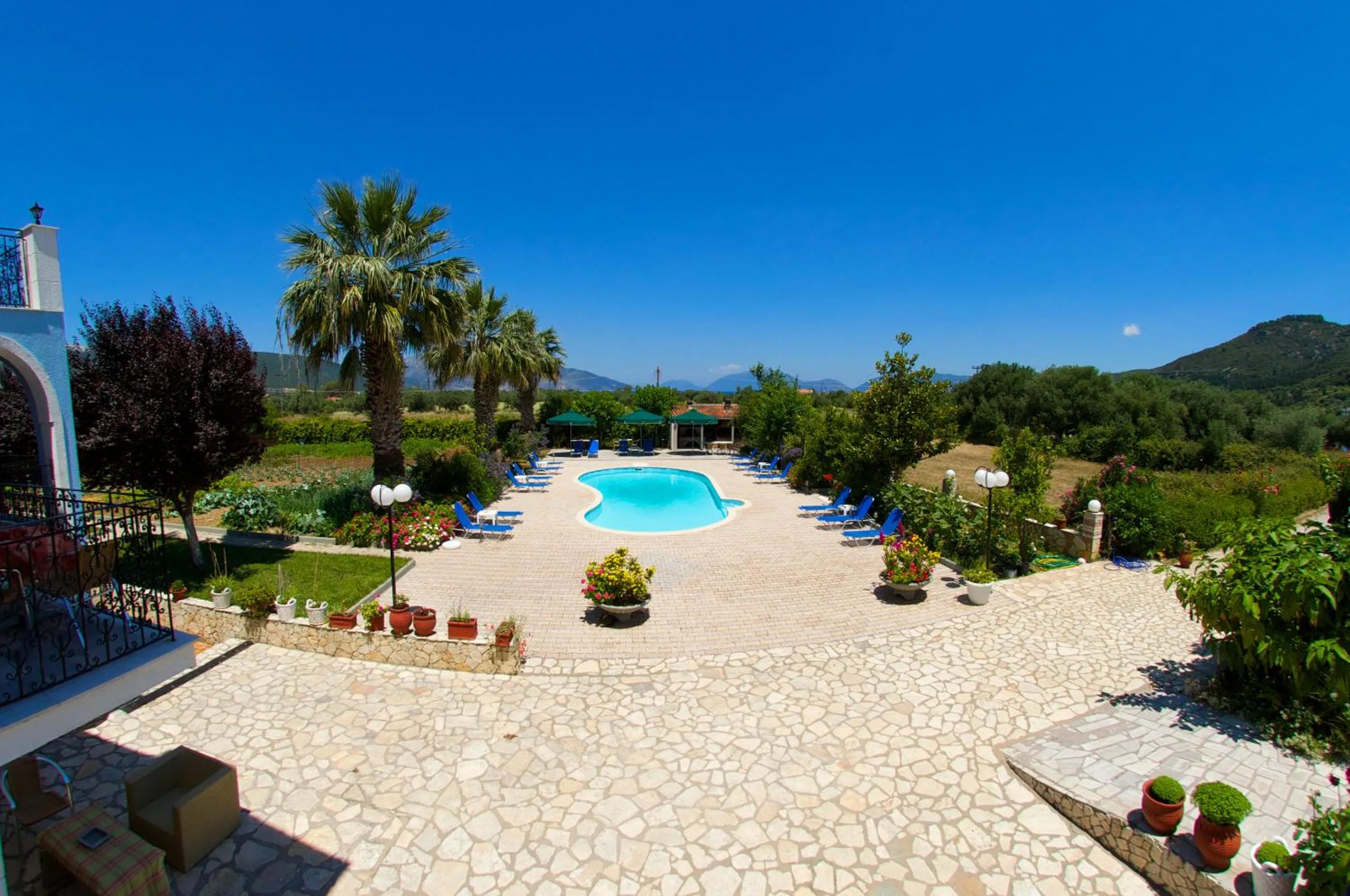 Nikos Studios and Apartments