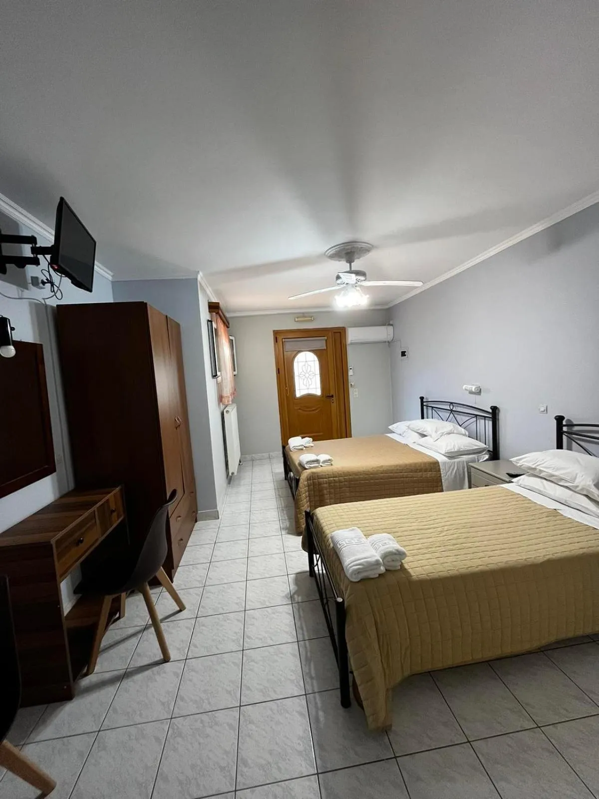 Bed in Nikos Studios and Apartments