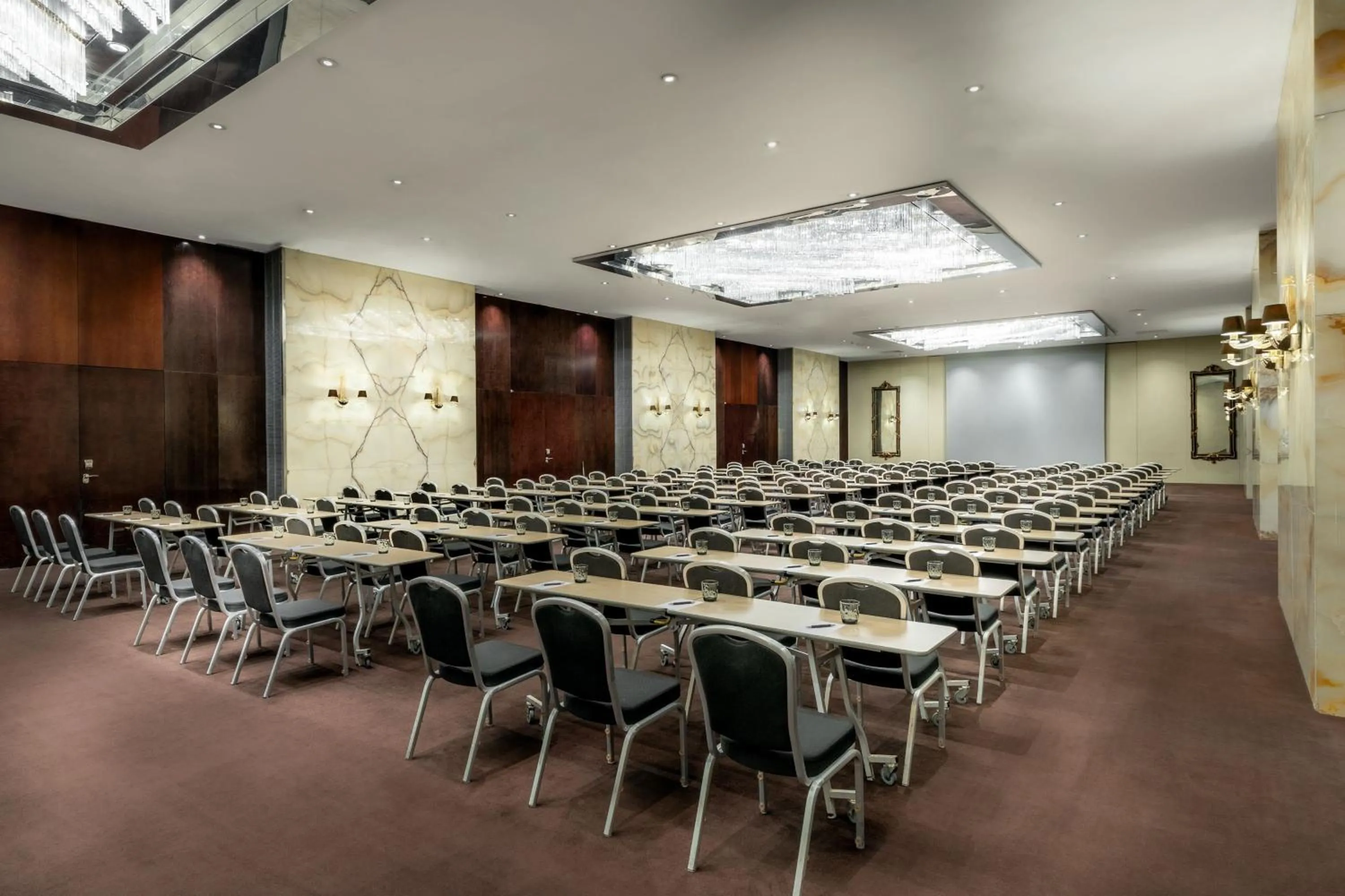 Meeting/conference room in Sheraton Lisboa Hotel & Spa