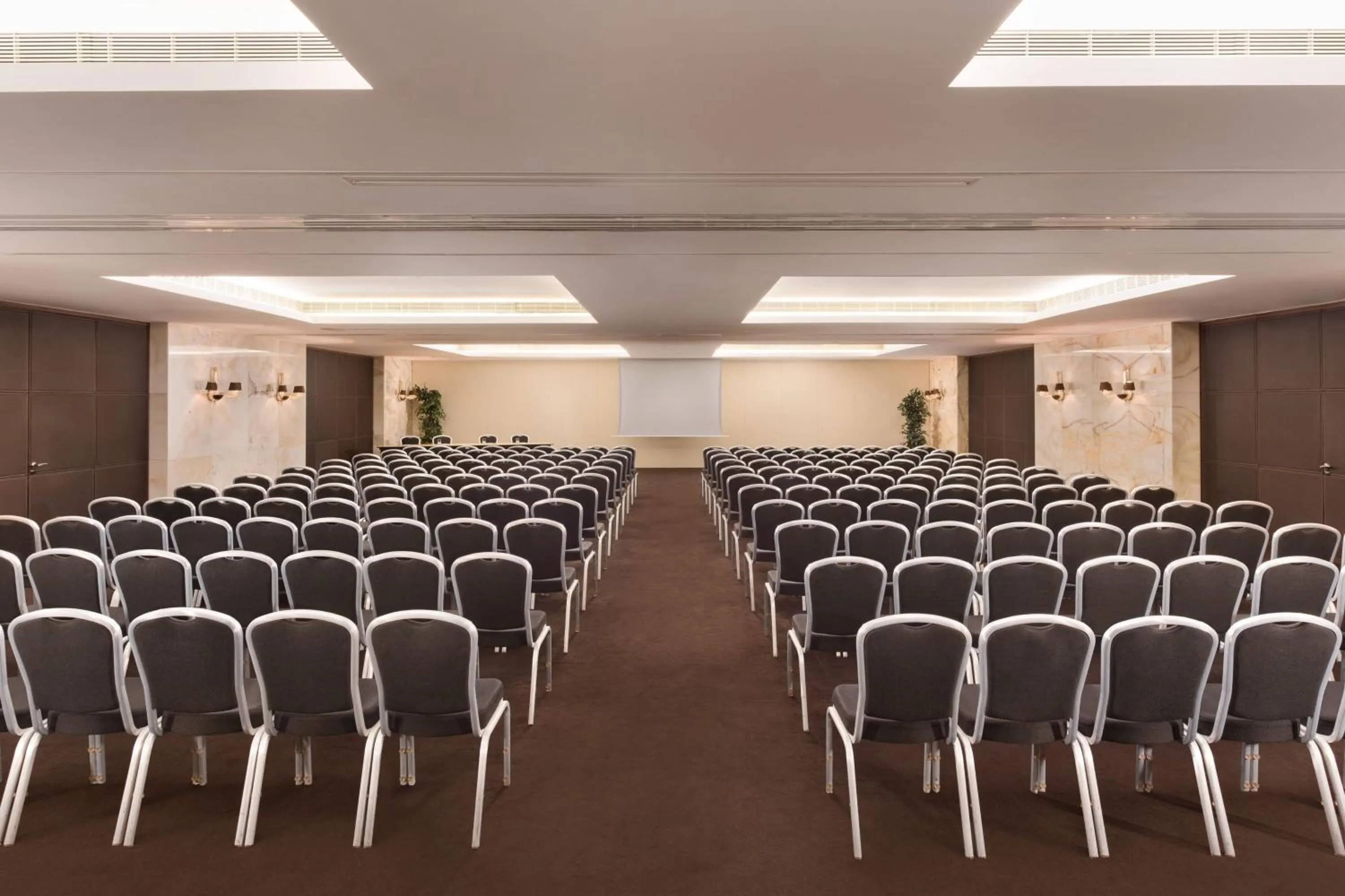 Meeting/conference room in Sheraton Lisboa Hotel & Spa