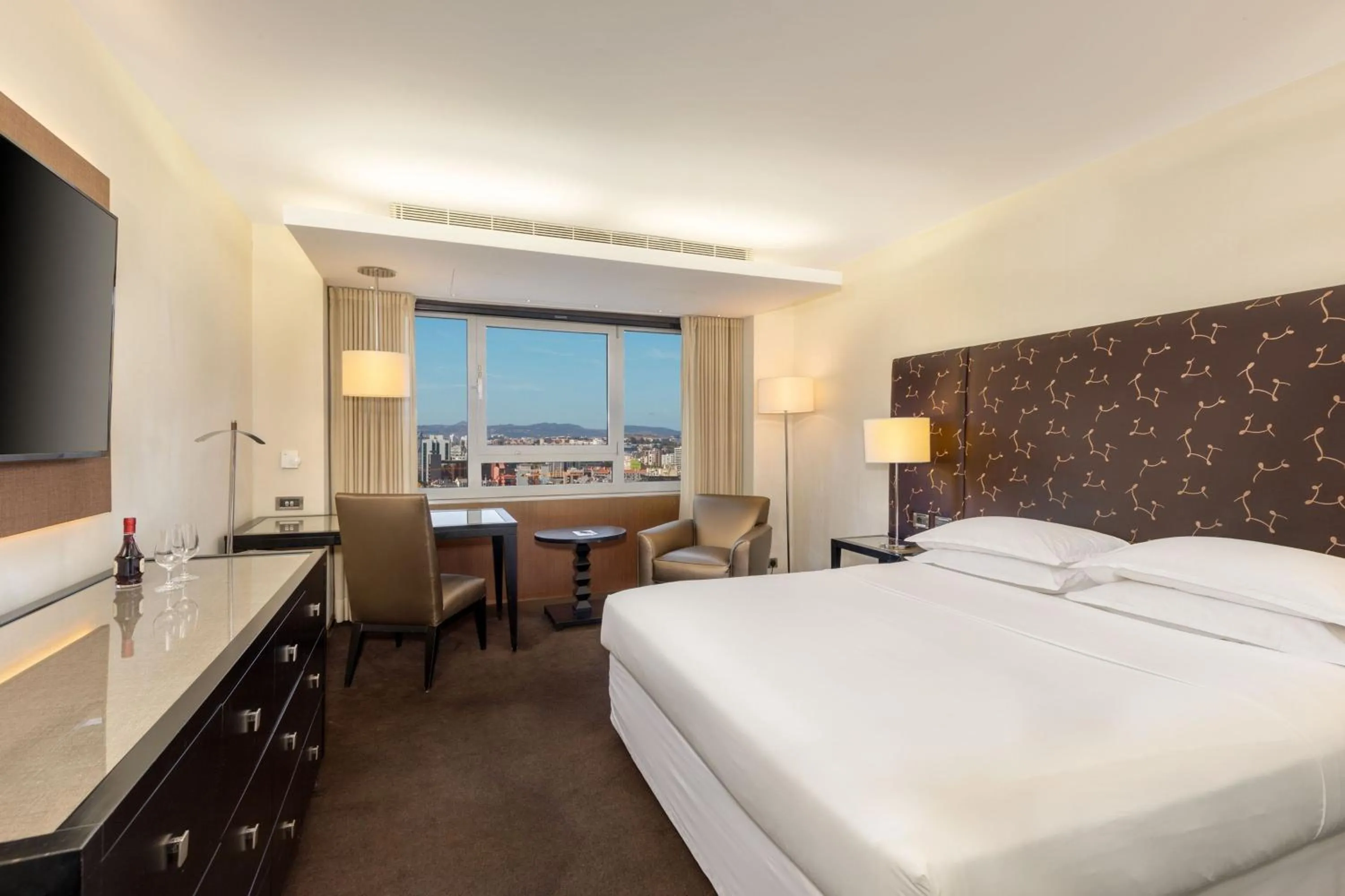 Photo of the whole room, Bed in Sheraton Lisboa Hotel & Spa