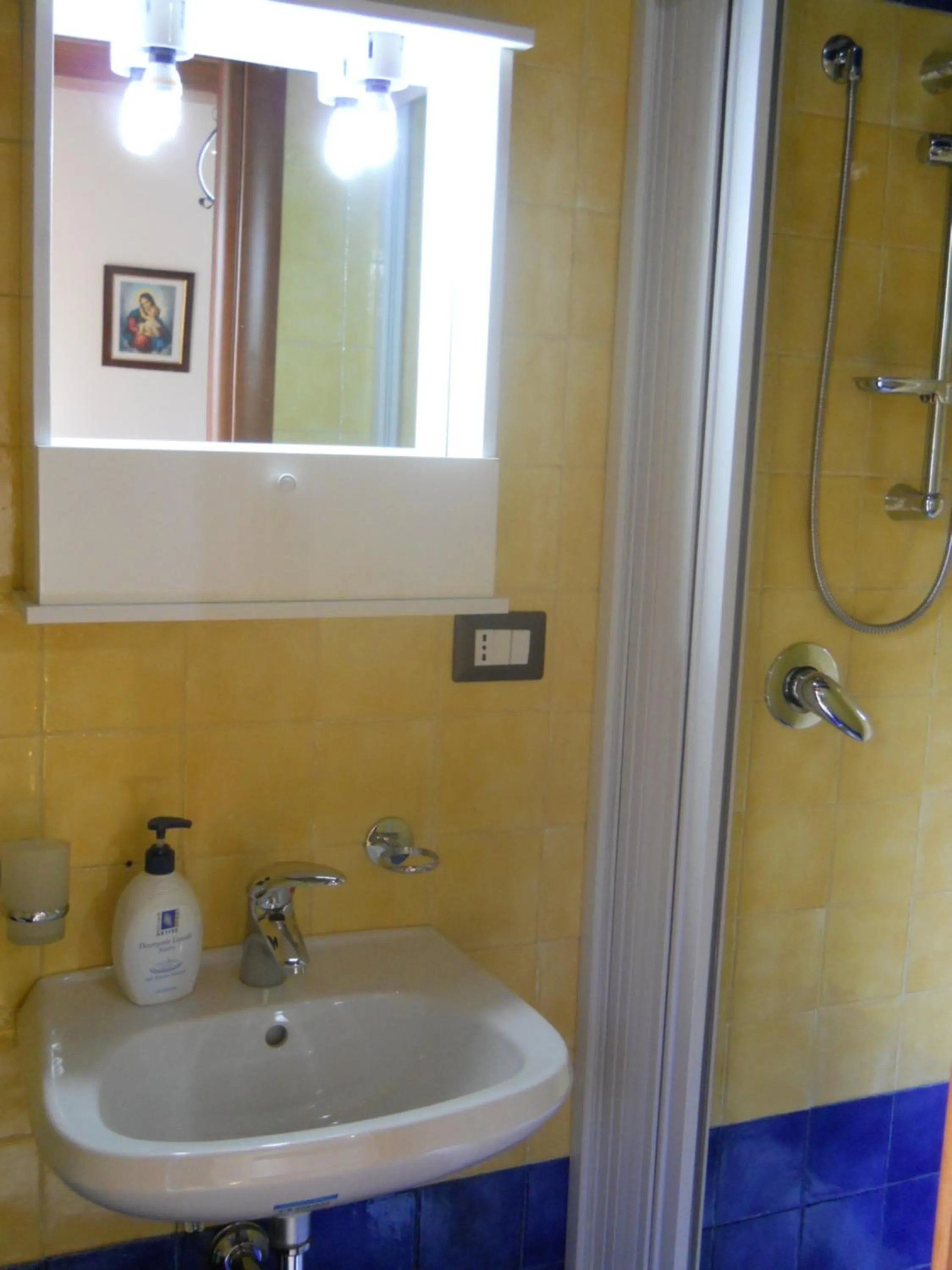 Shower in Antico Palazzo