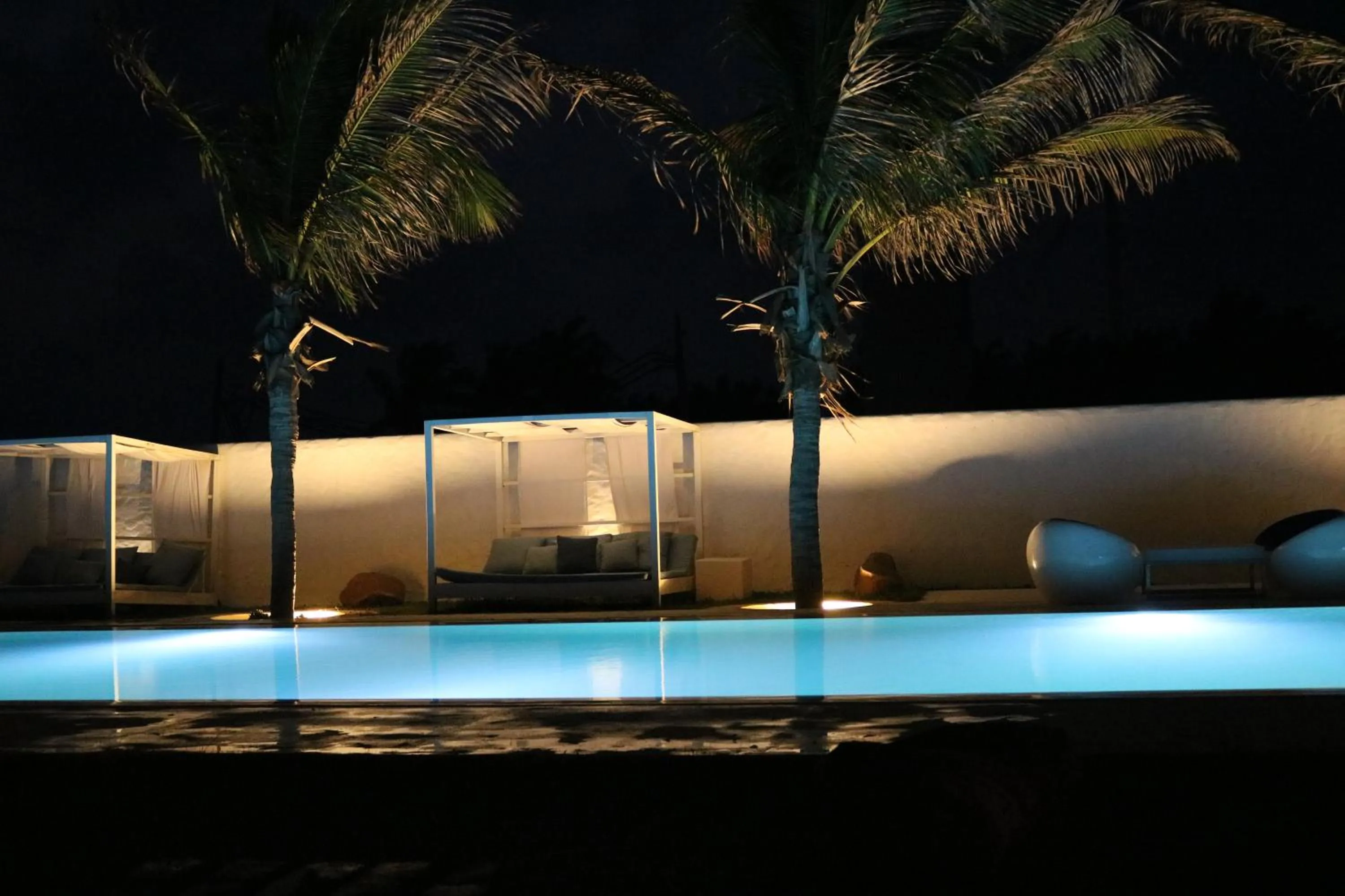 Property building in Dolphin Beach Resort