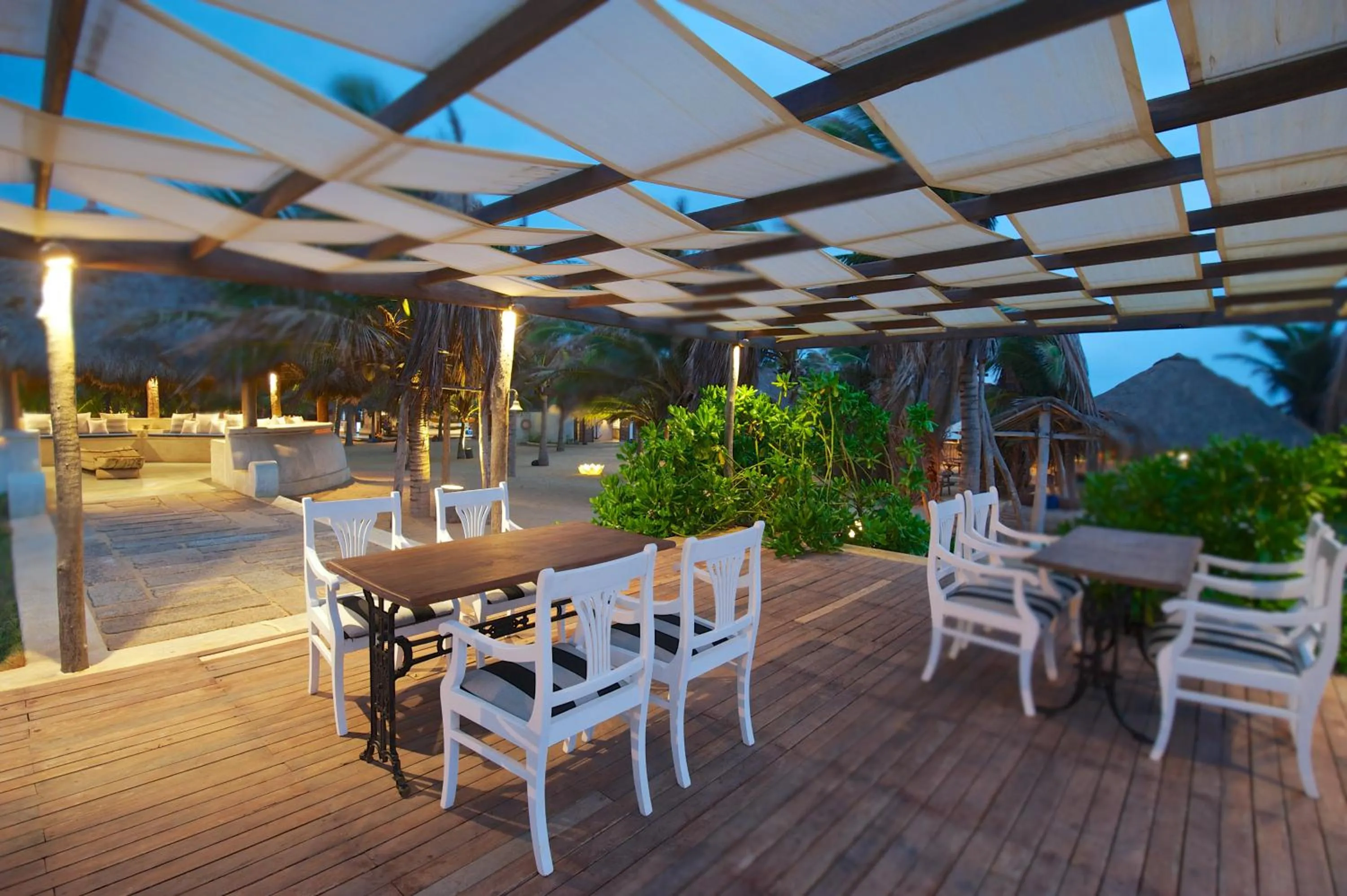 Restaurant/places to eat in Dolphin Beach Resort