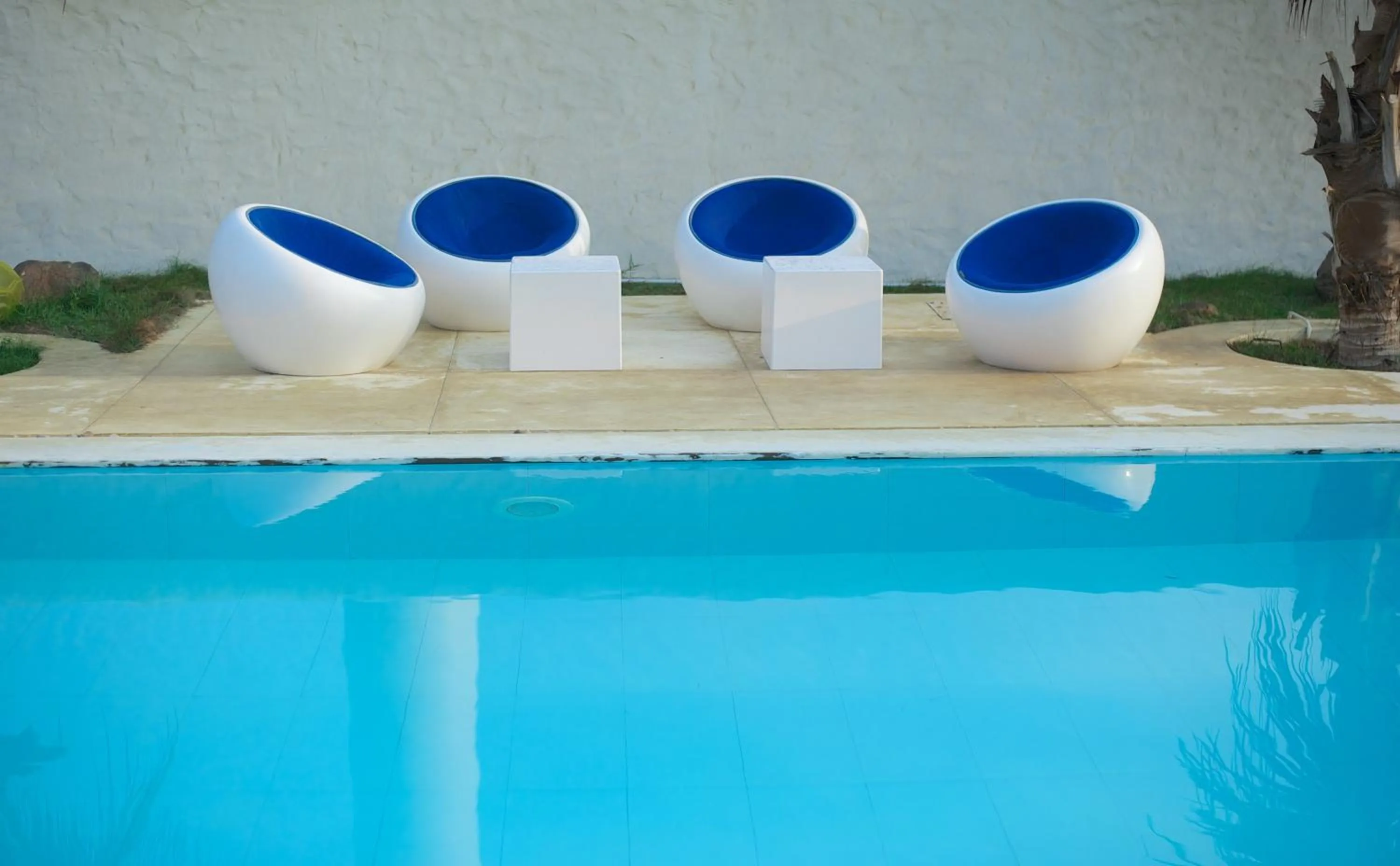 Restaurant/places to eat in Dolphin Beach Resort