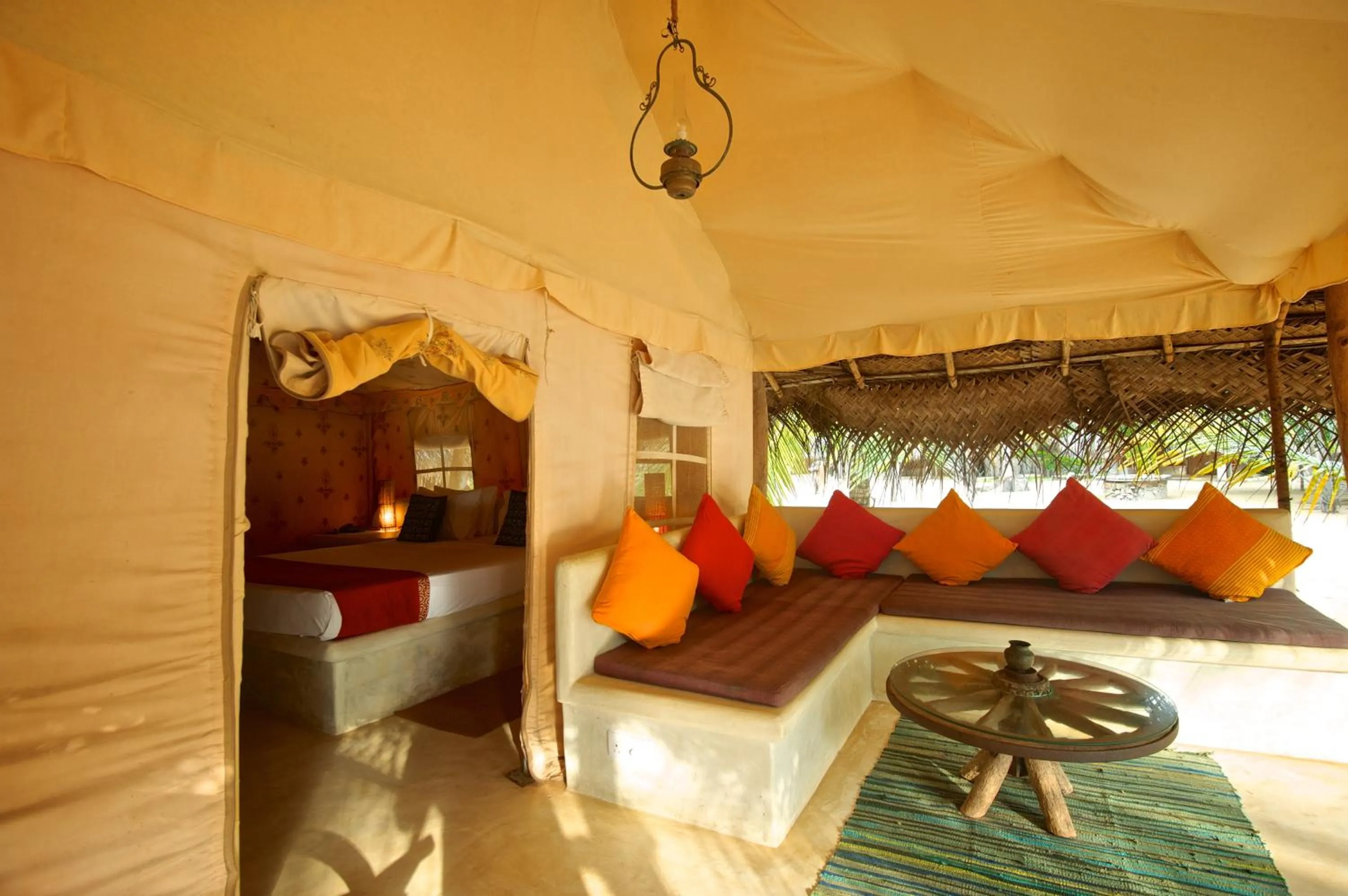 Patio, Bed in Dolphin Beach Resort
