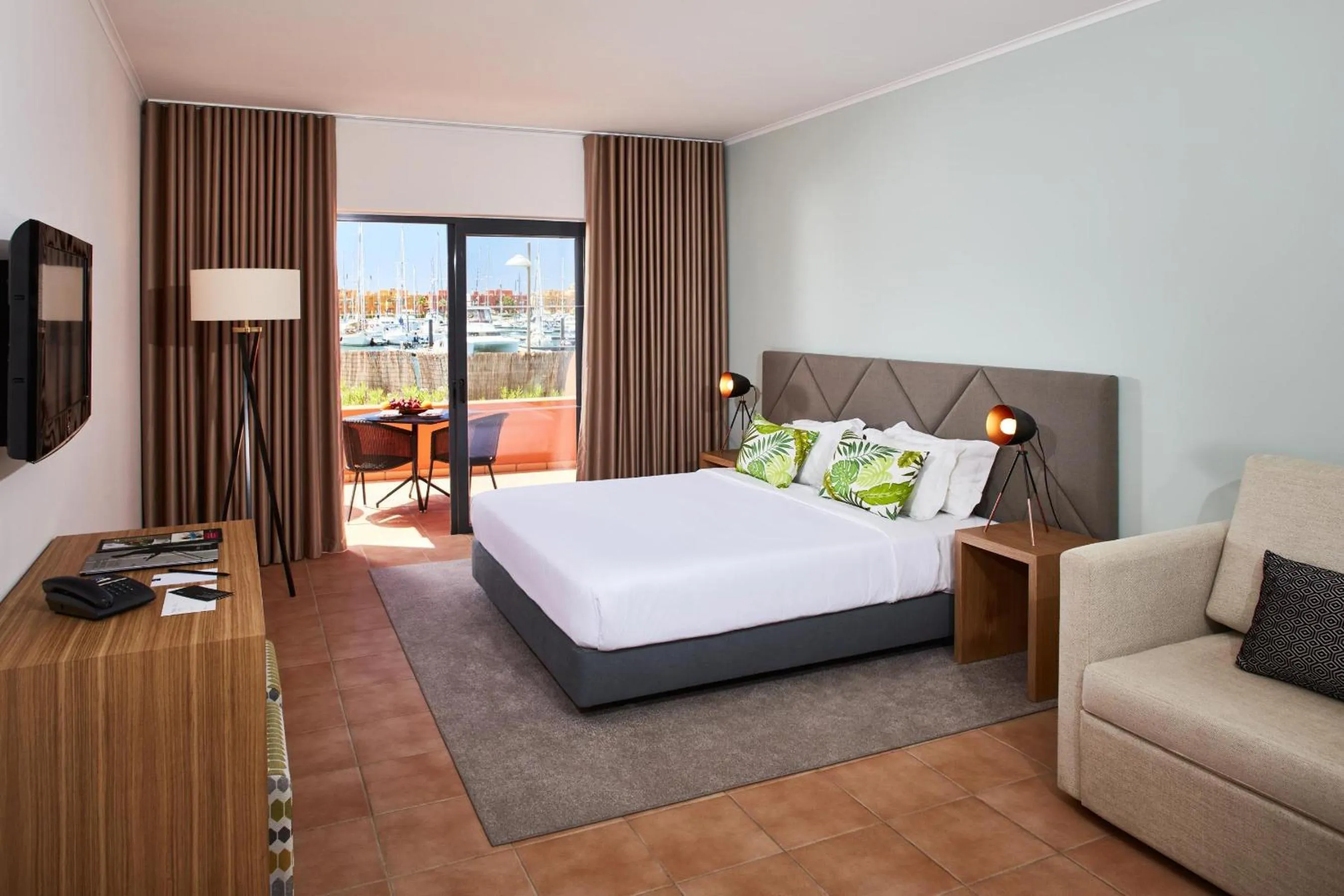 Bedroom, Bed in NH Marina Portimao Resort