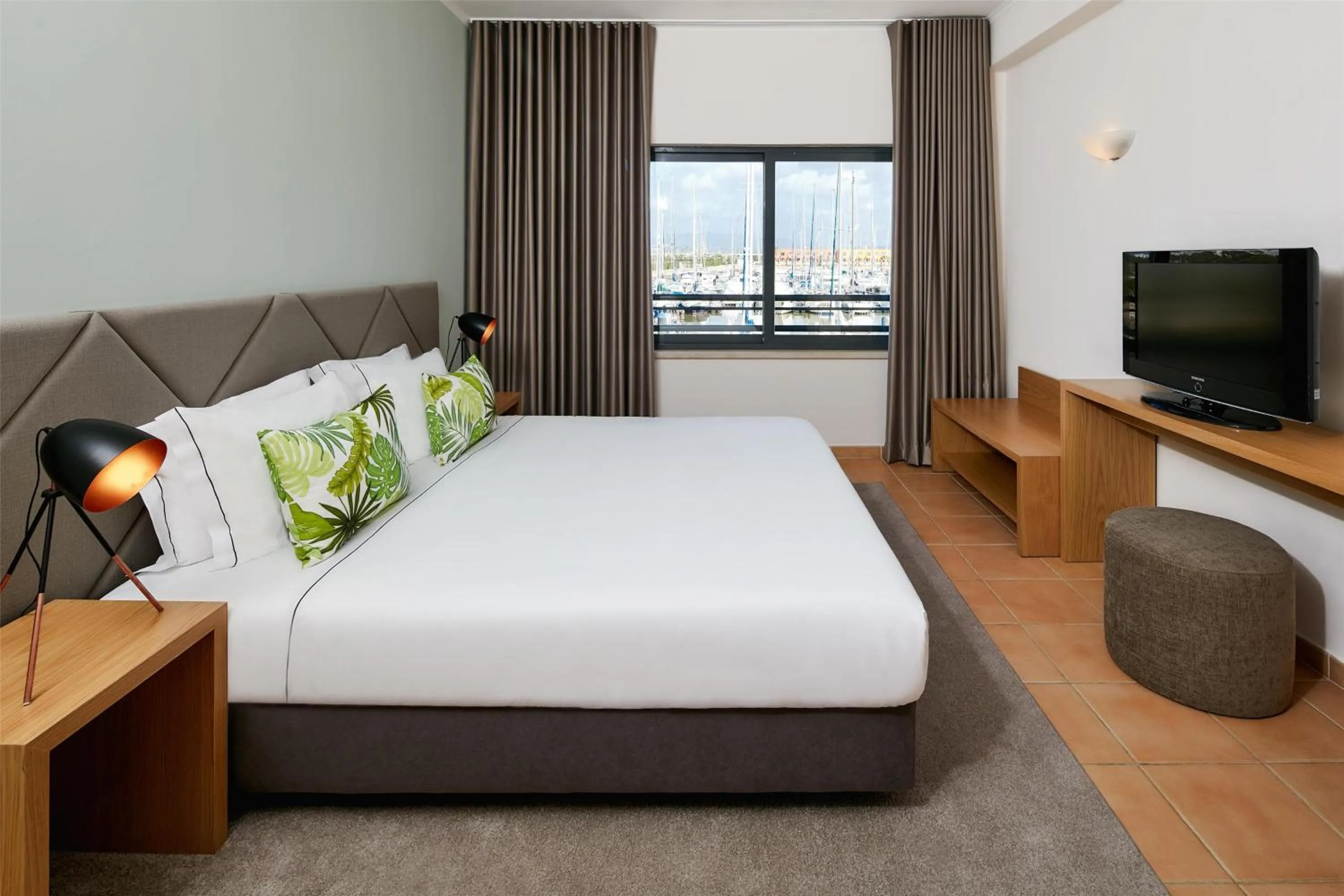 Bedroom, Bed in NH Marina Portimao Resort