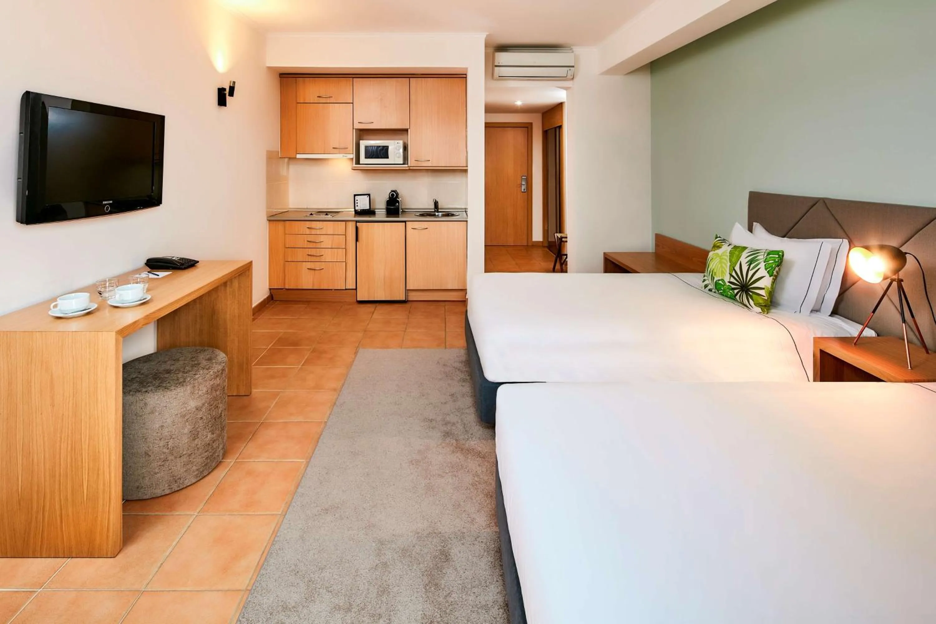 Kitchen or kitchenette, Bed in NH Marina Portimao Resort