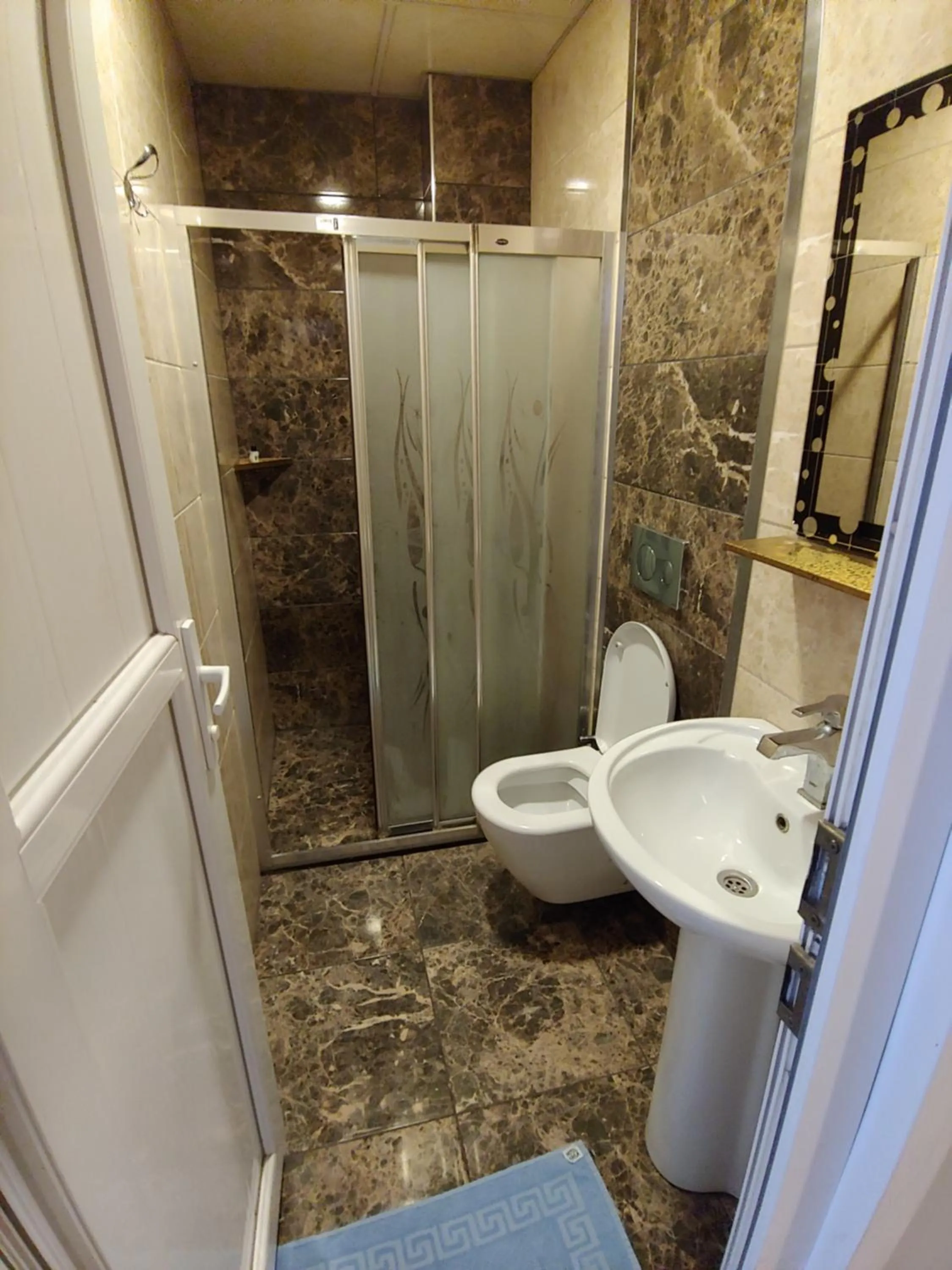 Shower in Hotel Yonca