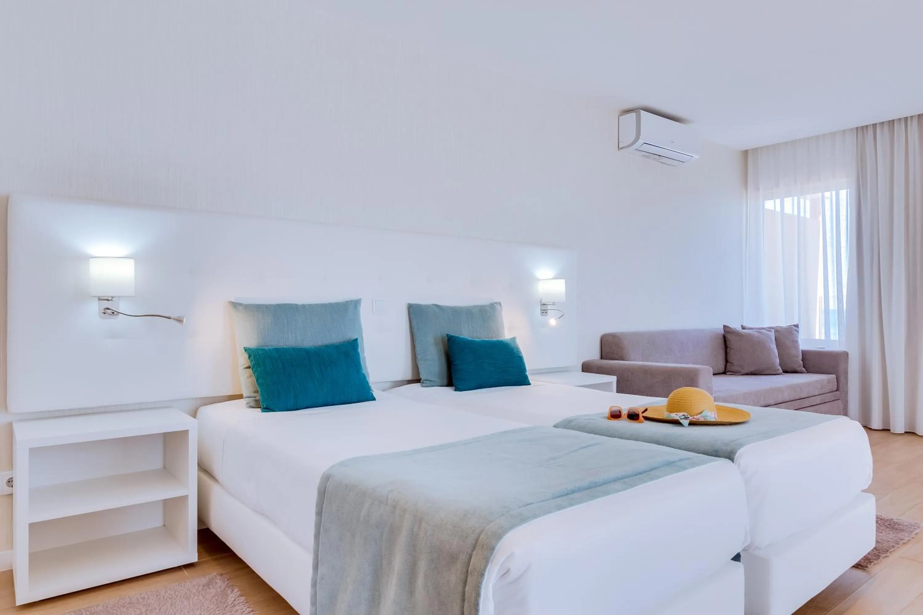 Bedroom, Bed in Auramar Beach Resort