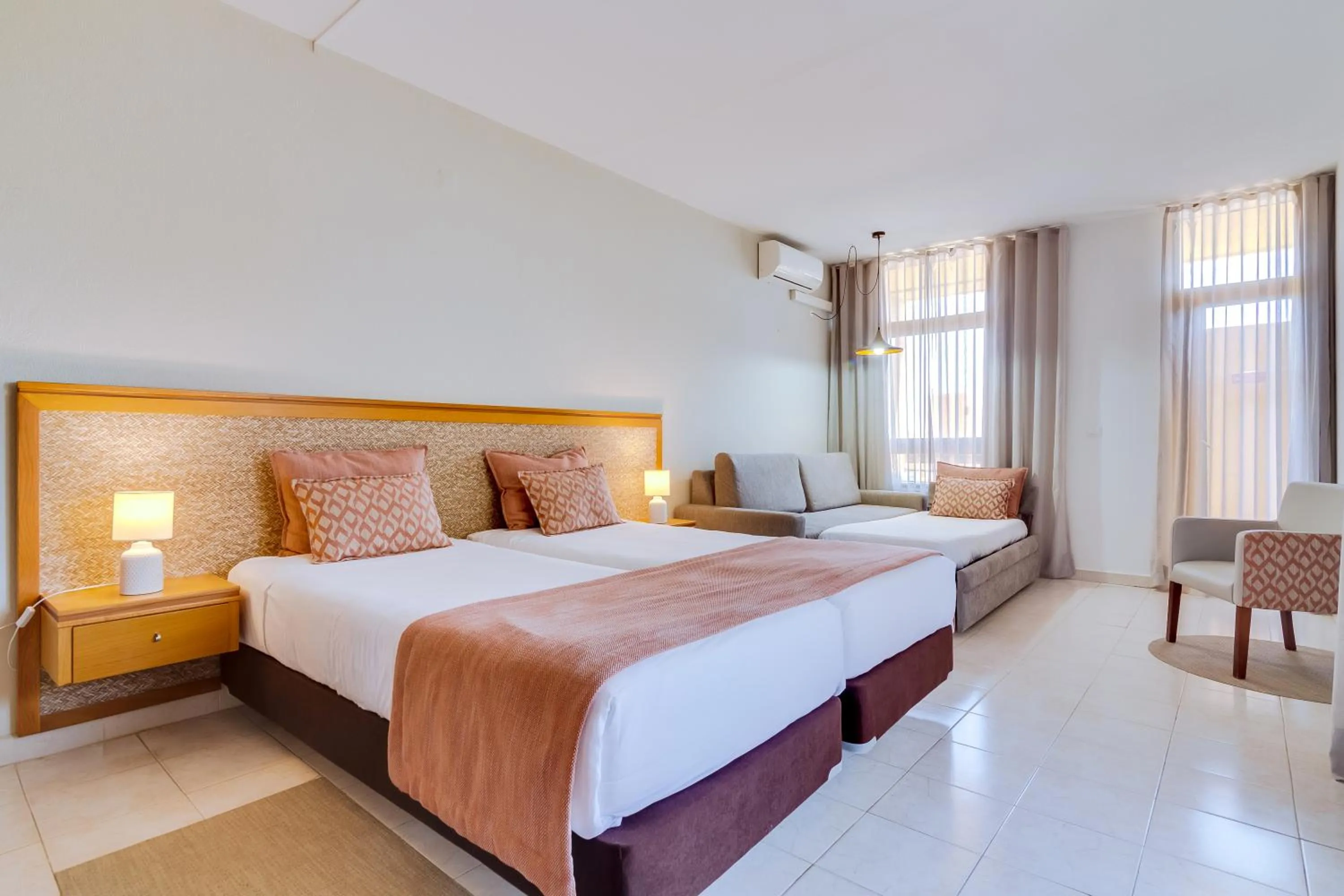 Bedroom, Bed in Auramar Beach Resort