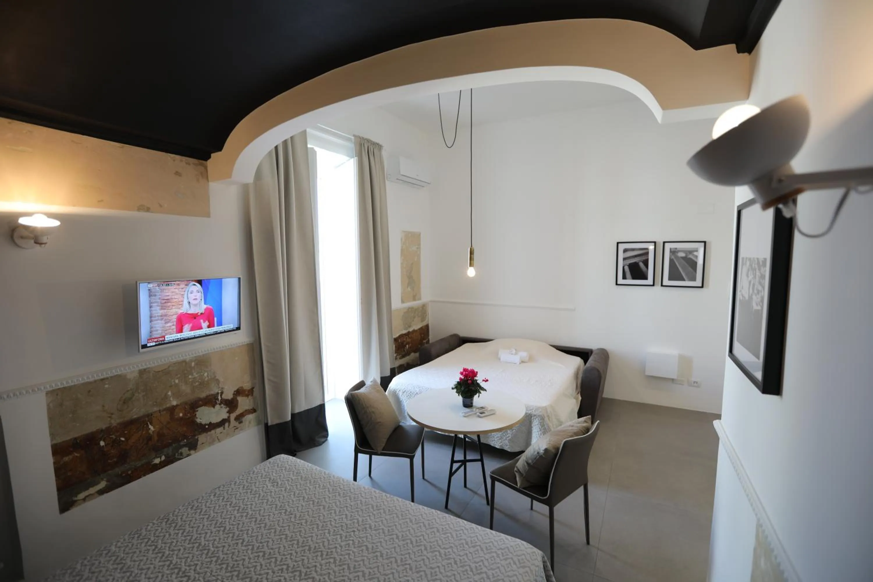 Photo of the whole room, Bed in The Station Napoli