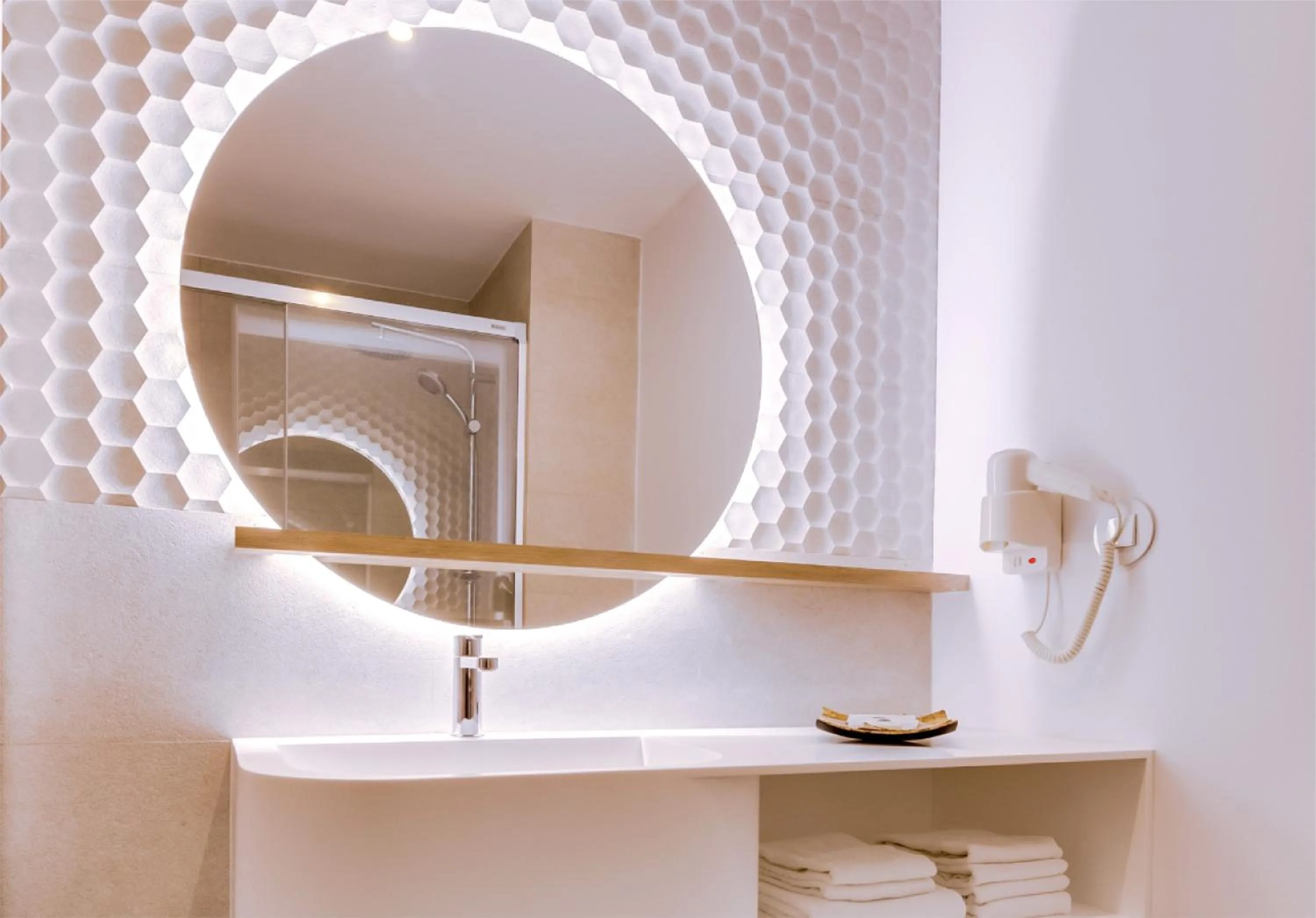 Shower in Hotel Sol e Mar Albufeira - Adults Only