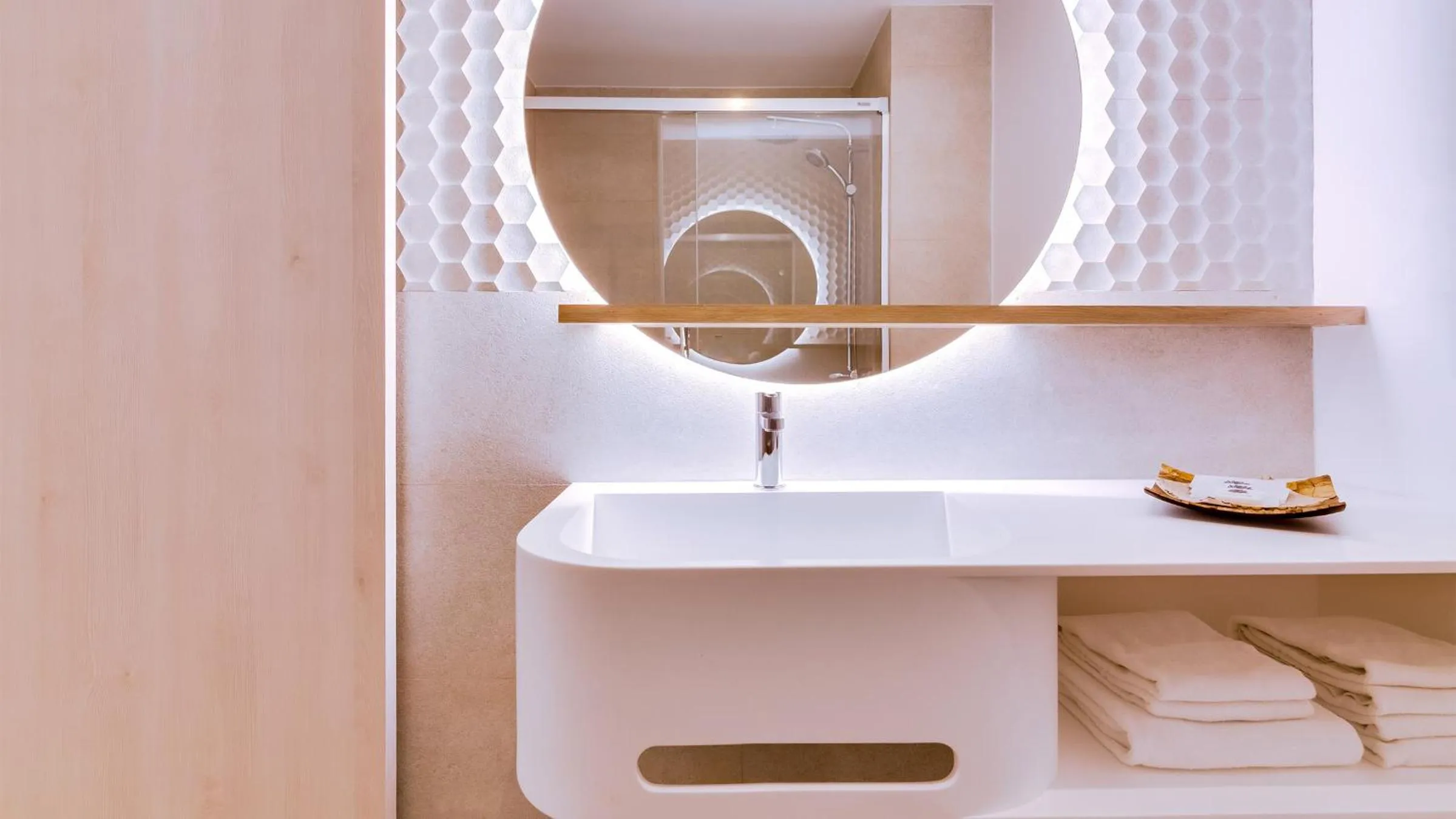 Shower in Hotel Sol e Mar Albufeira - Adults Only