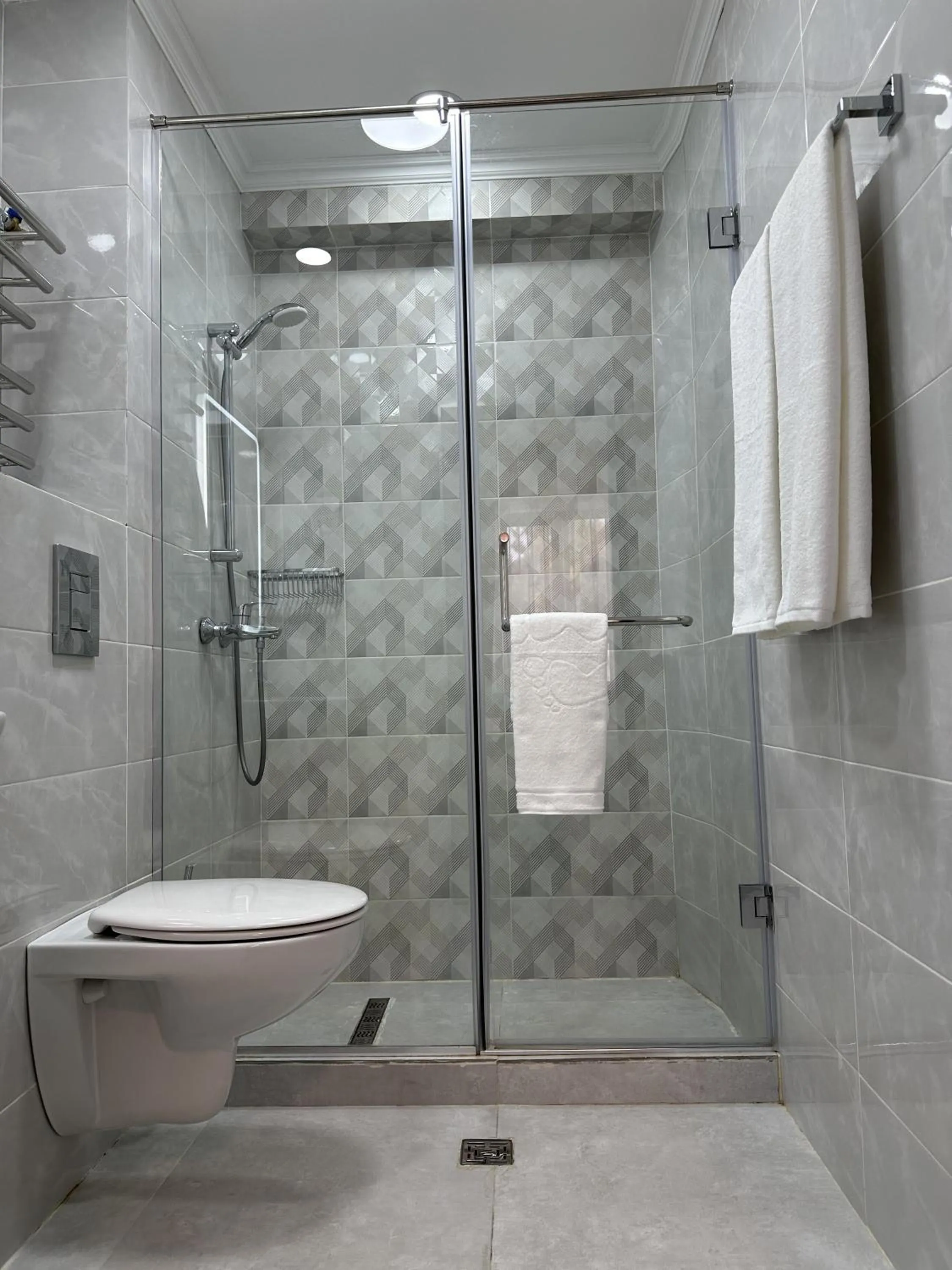 Shower in Alma