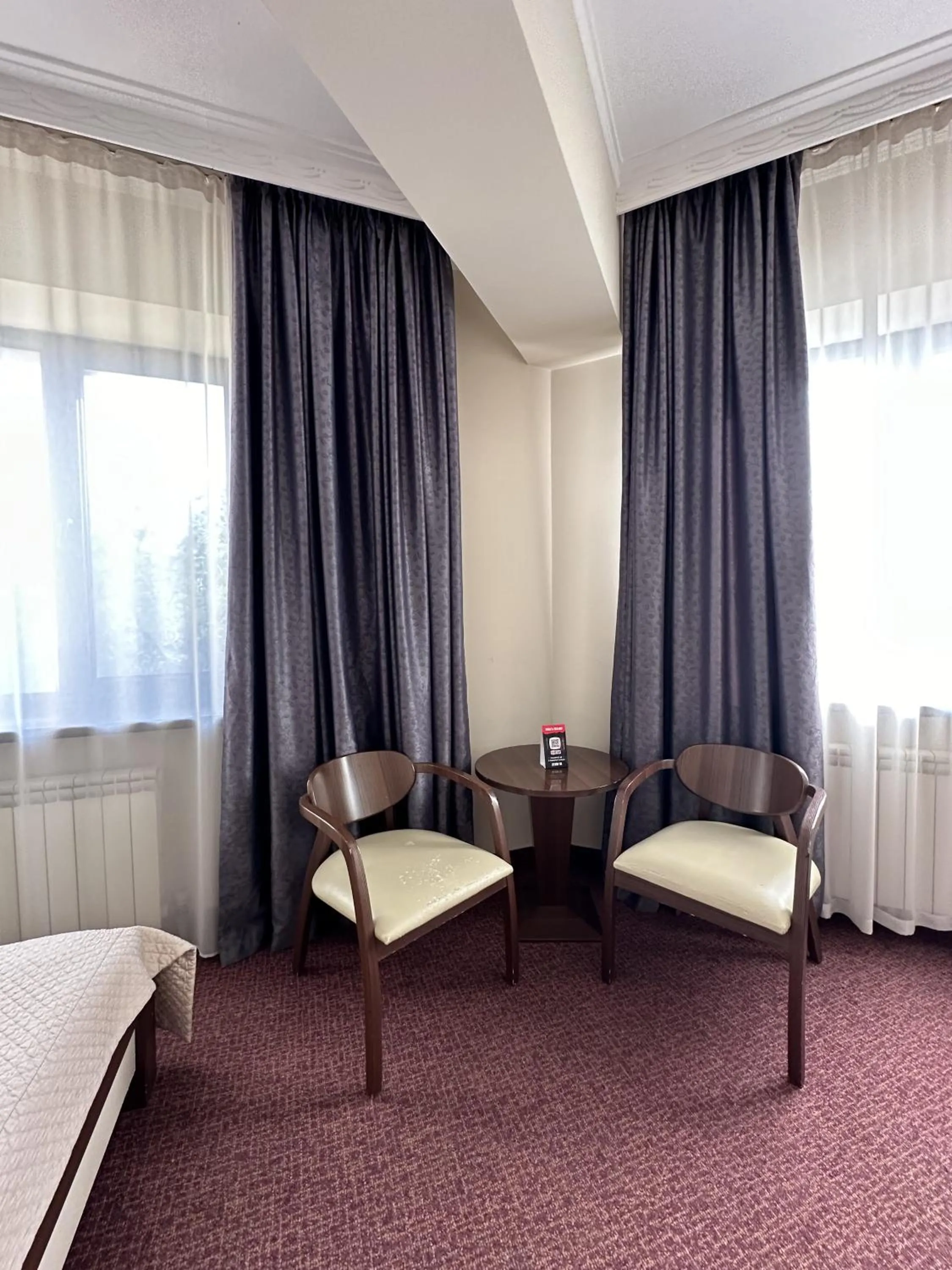 Seating area in Alma