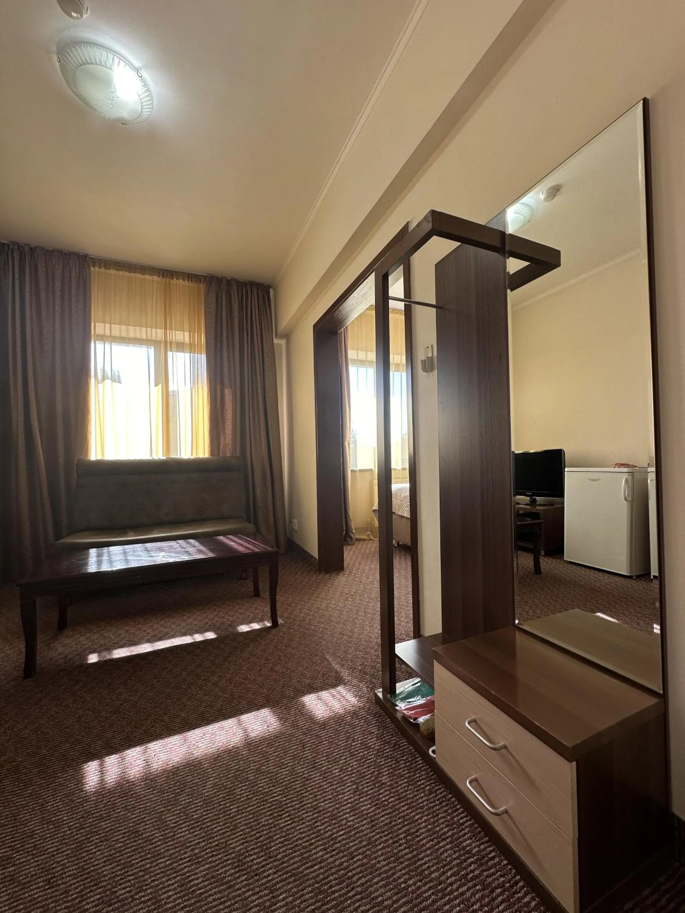 Photo of the whole room, Bed in Alma