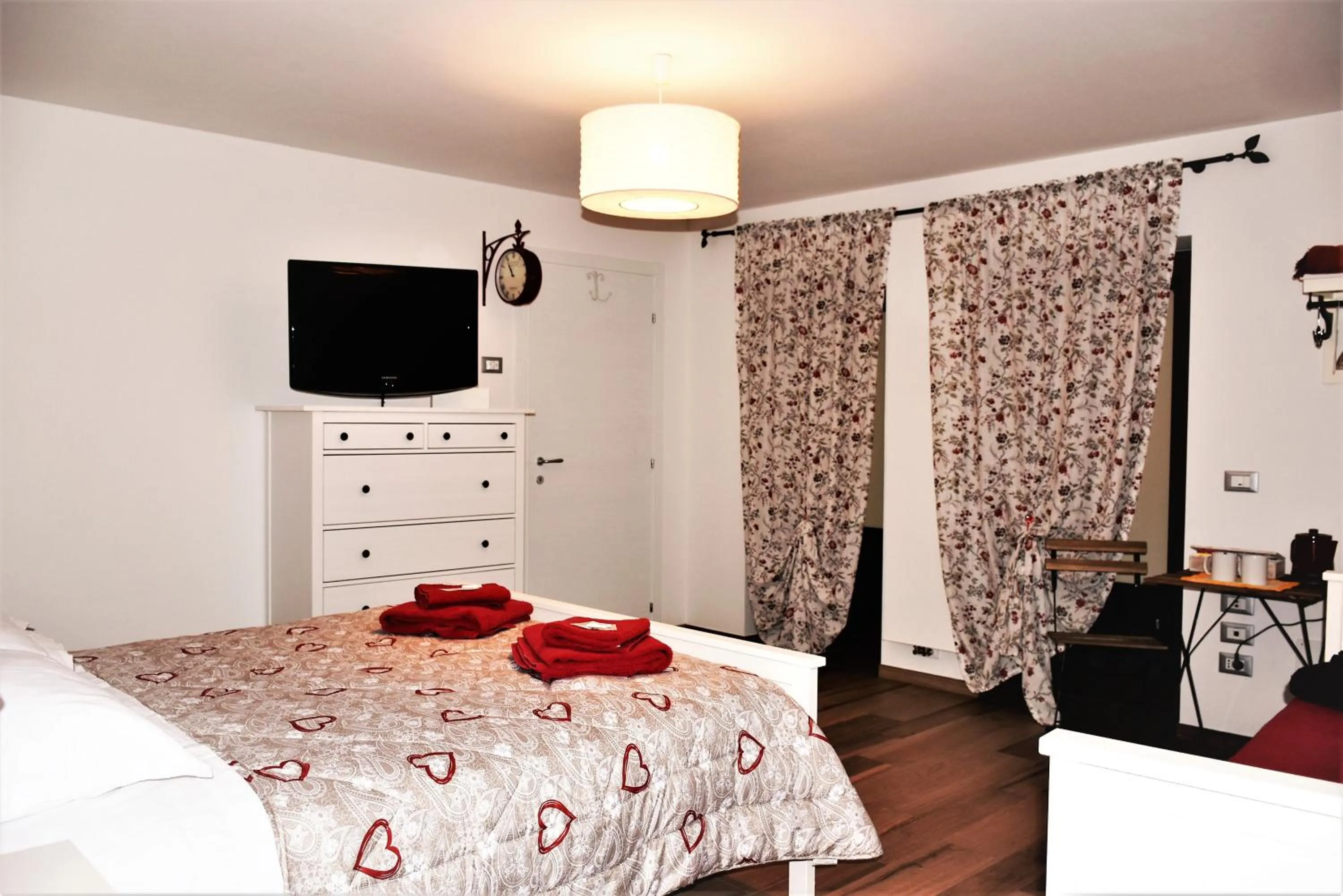 Bed in La Tana del Ghiro Locazione Turistica