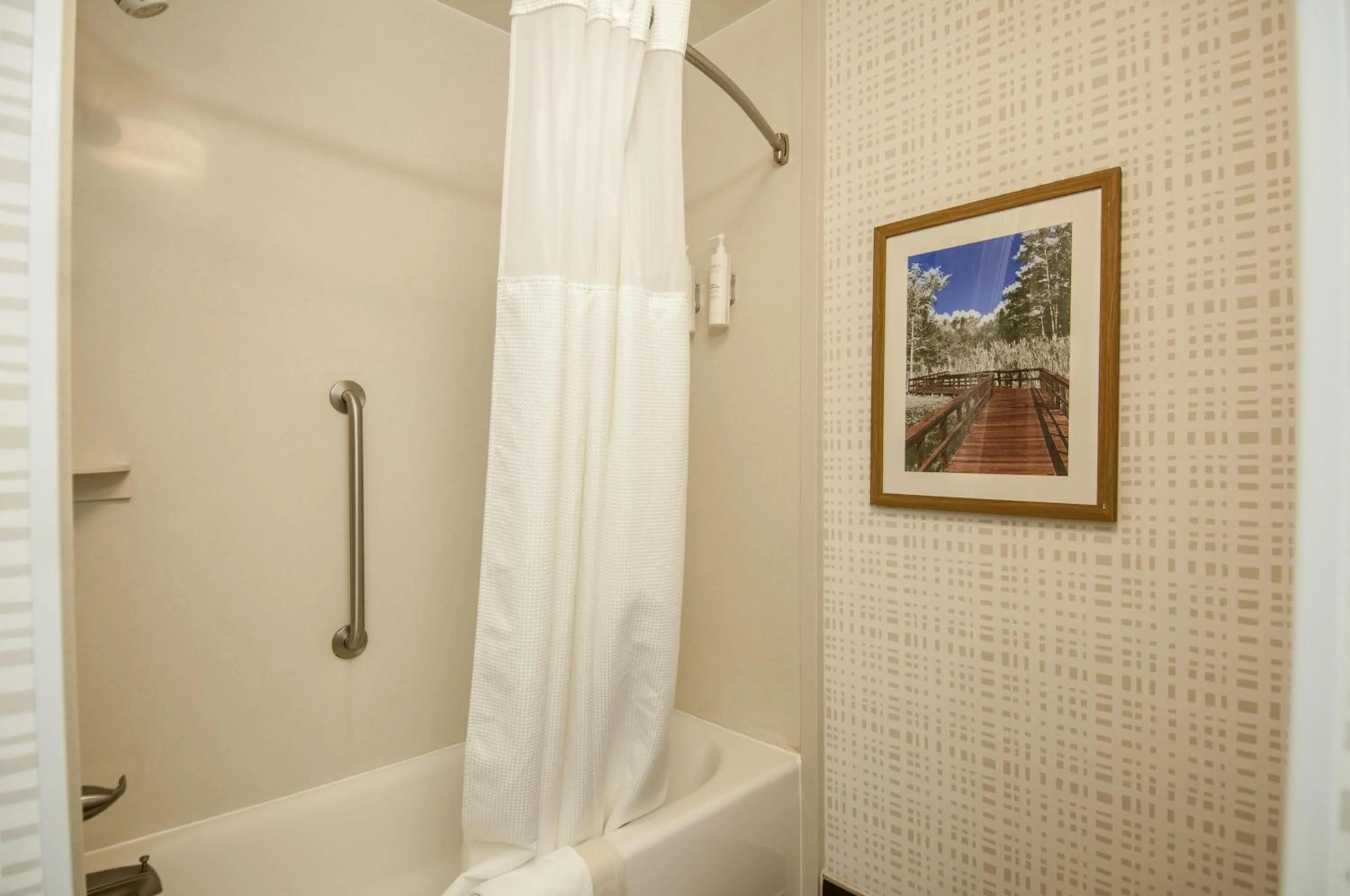 Bathroom in Hampton Inn West Monroe