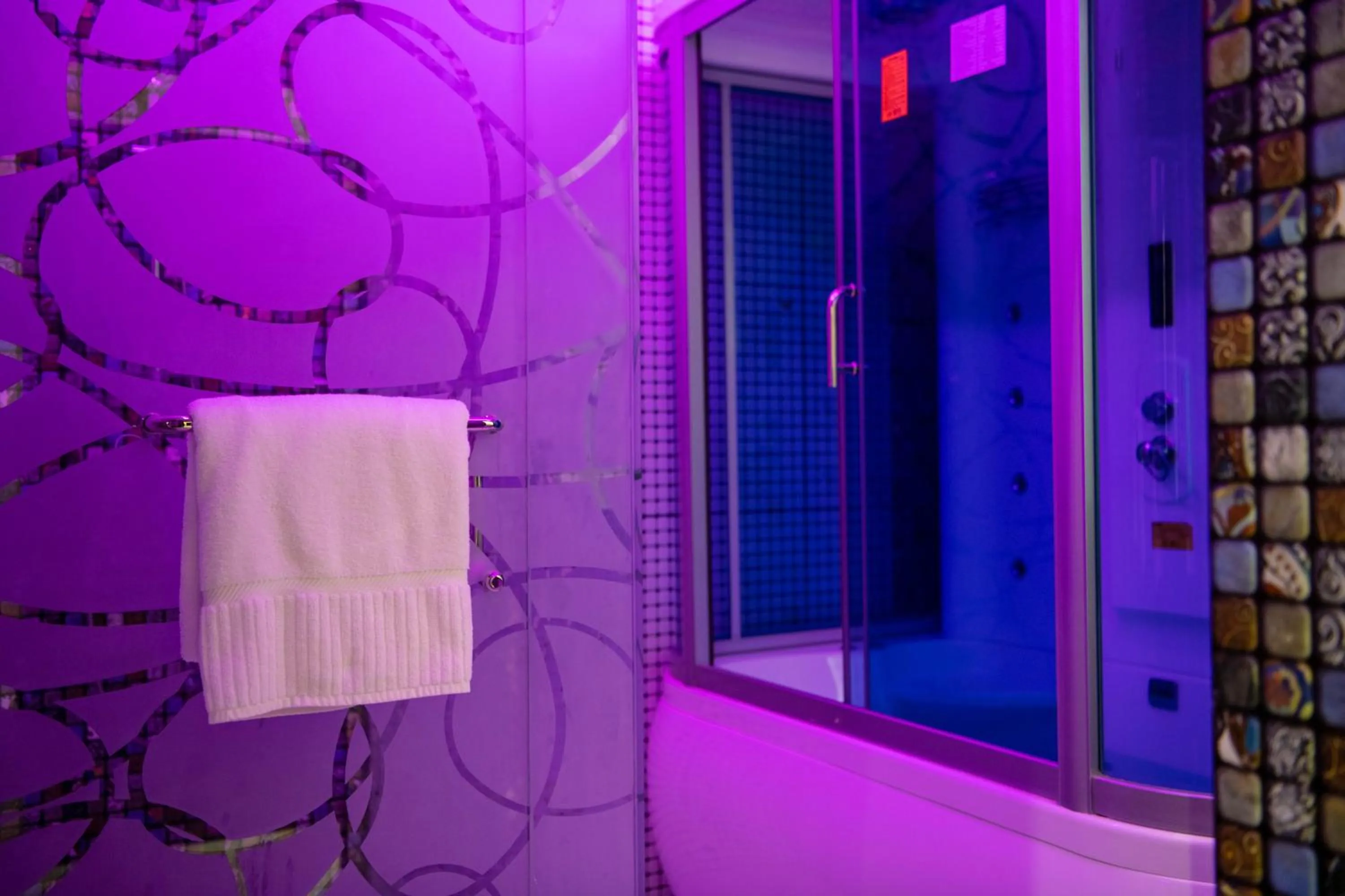 Hot Tub in Viola Hotel