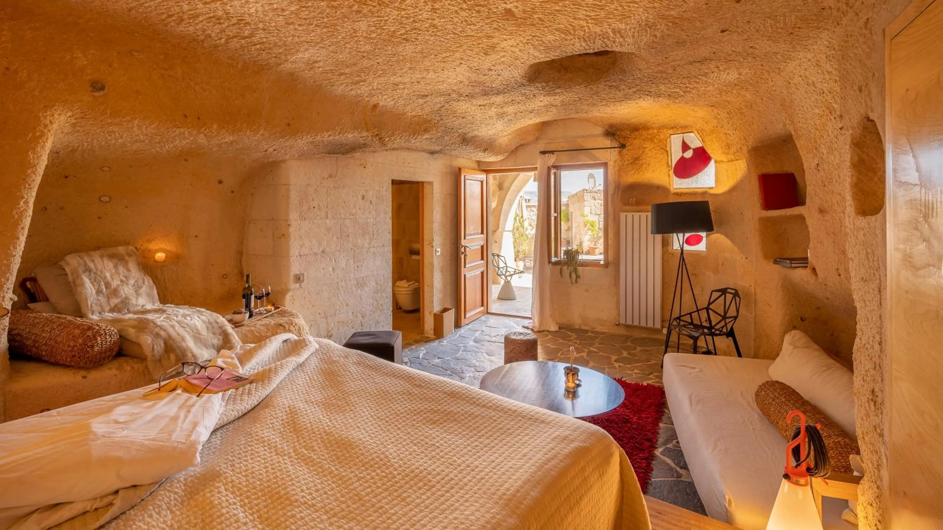 Photo of the whole room, Bed in Serinn House