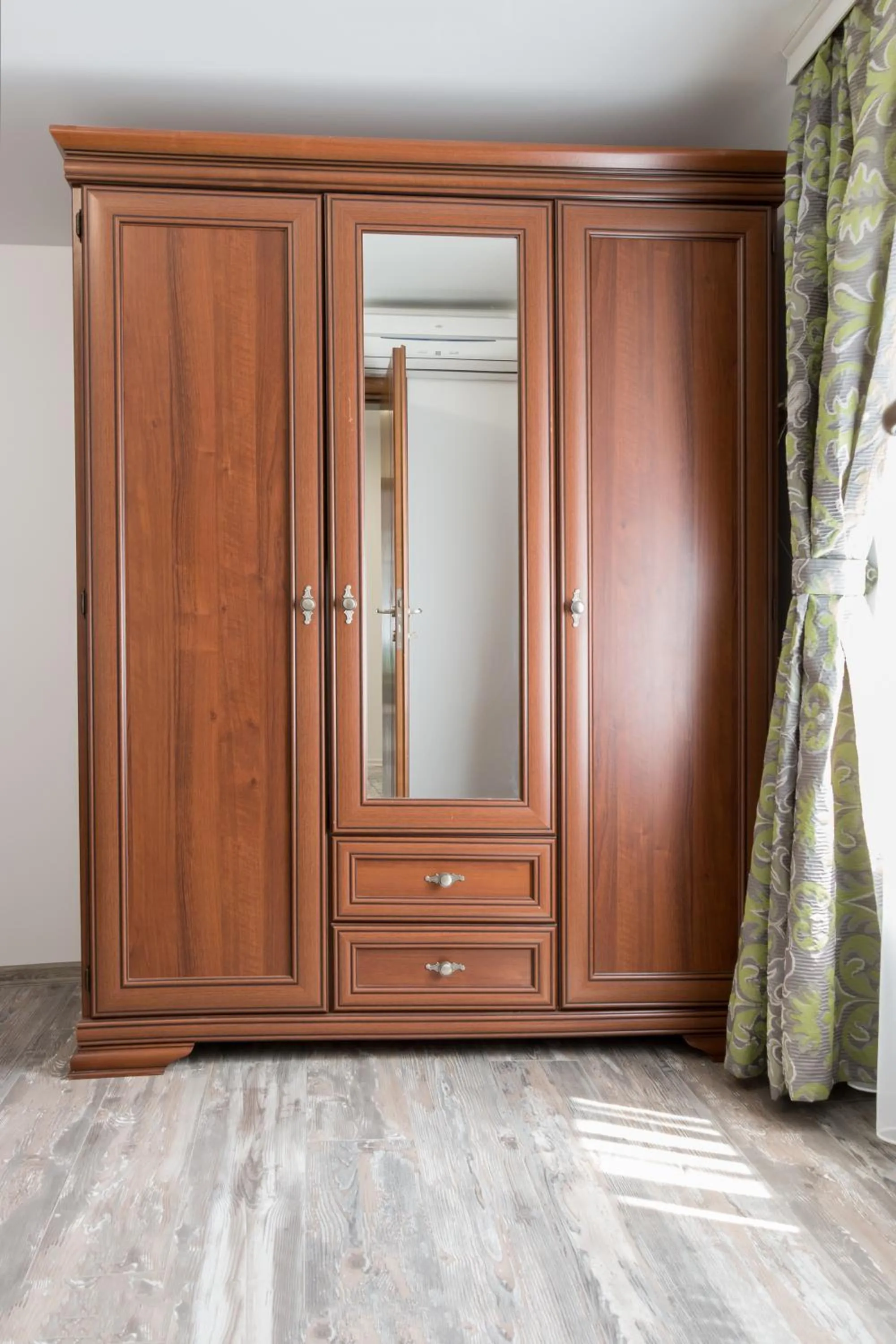 wardrobe in Apartments Nasini by Flat Mаnager