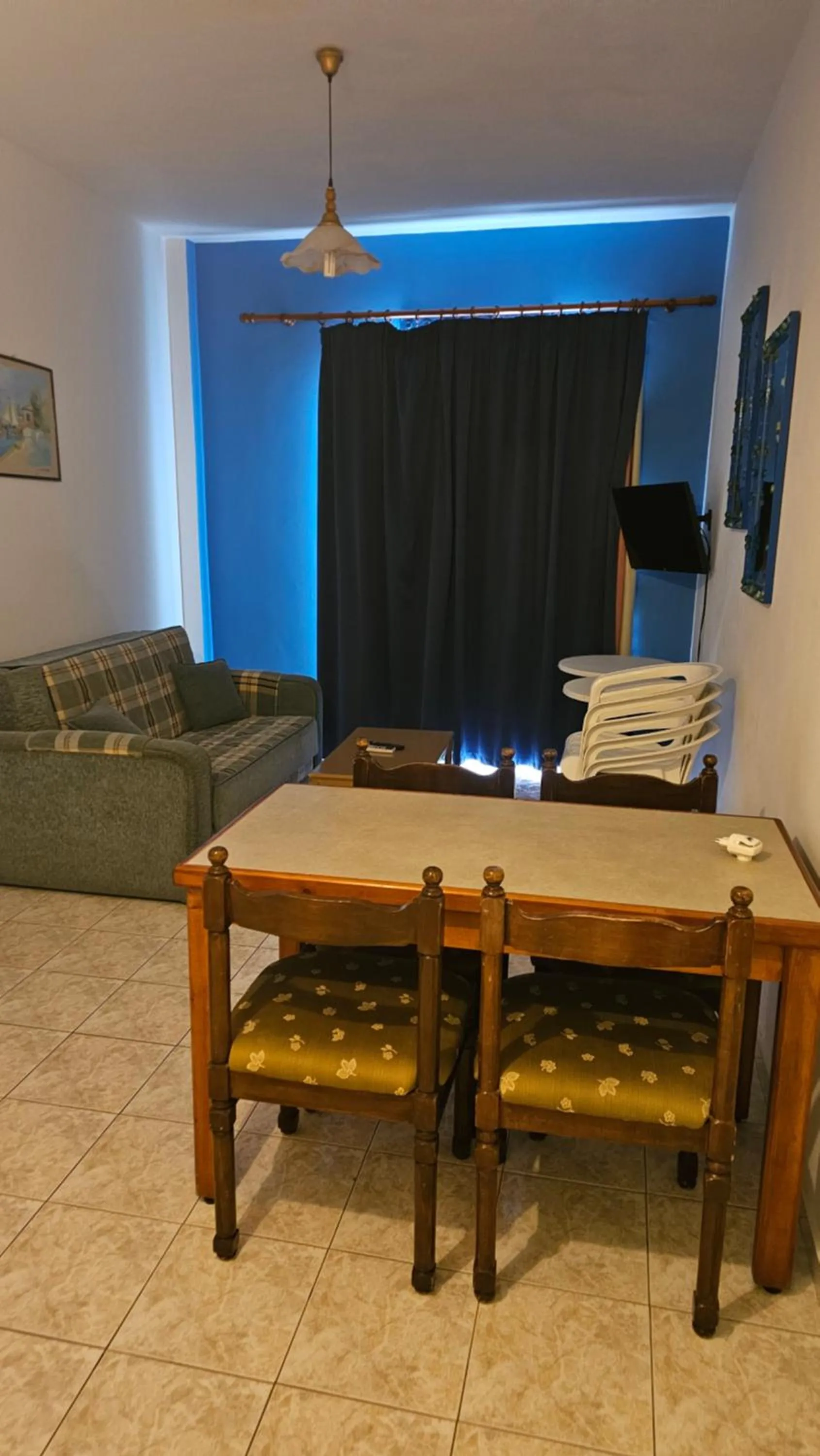 Seating area in Arte Annapolis Inn