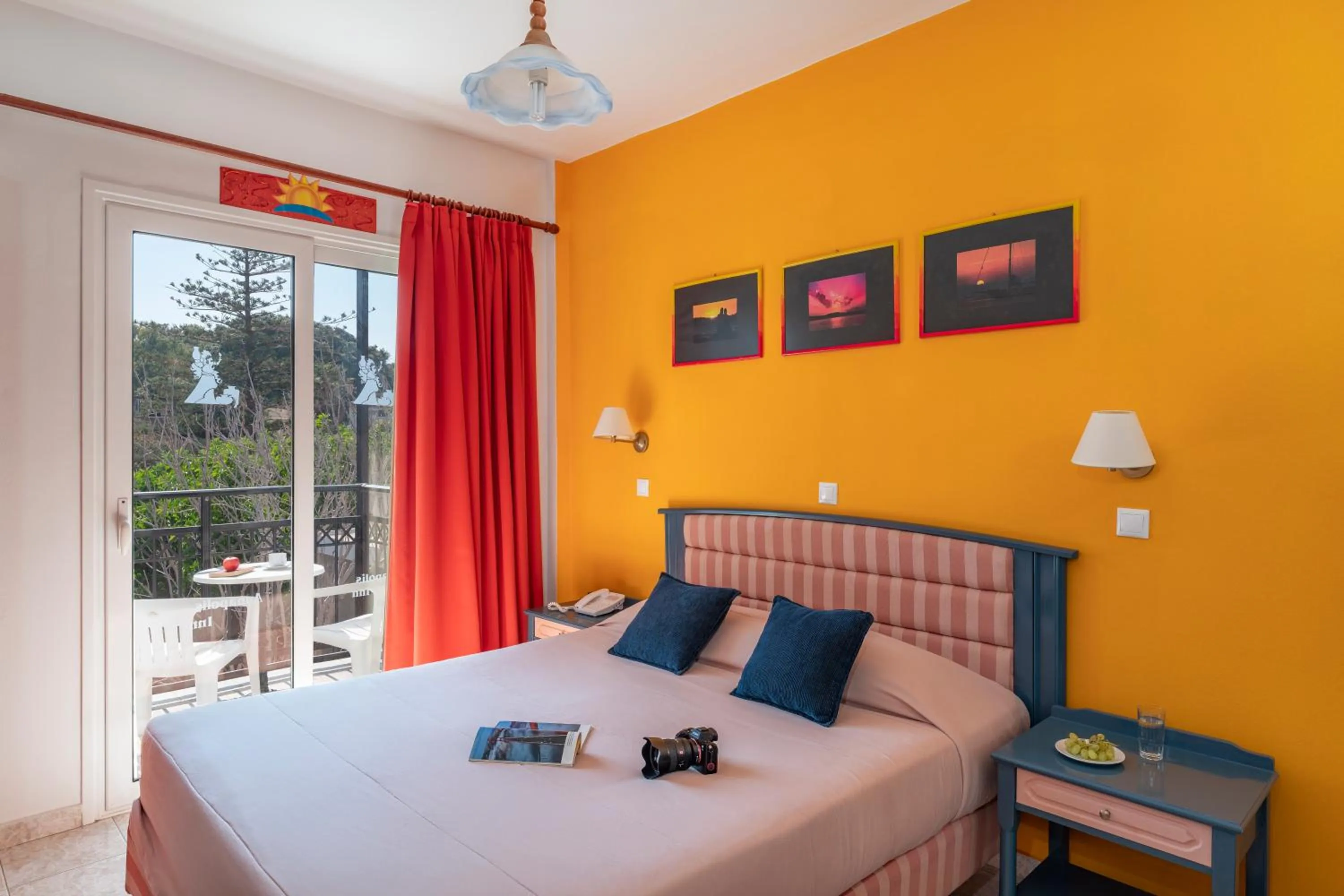 Bedroom, Bed in Arte Annapolis Inn