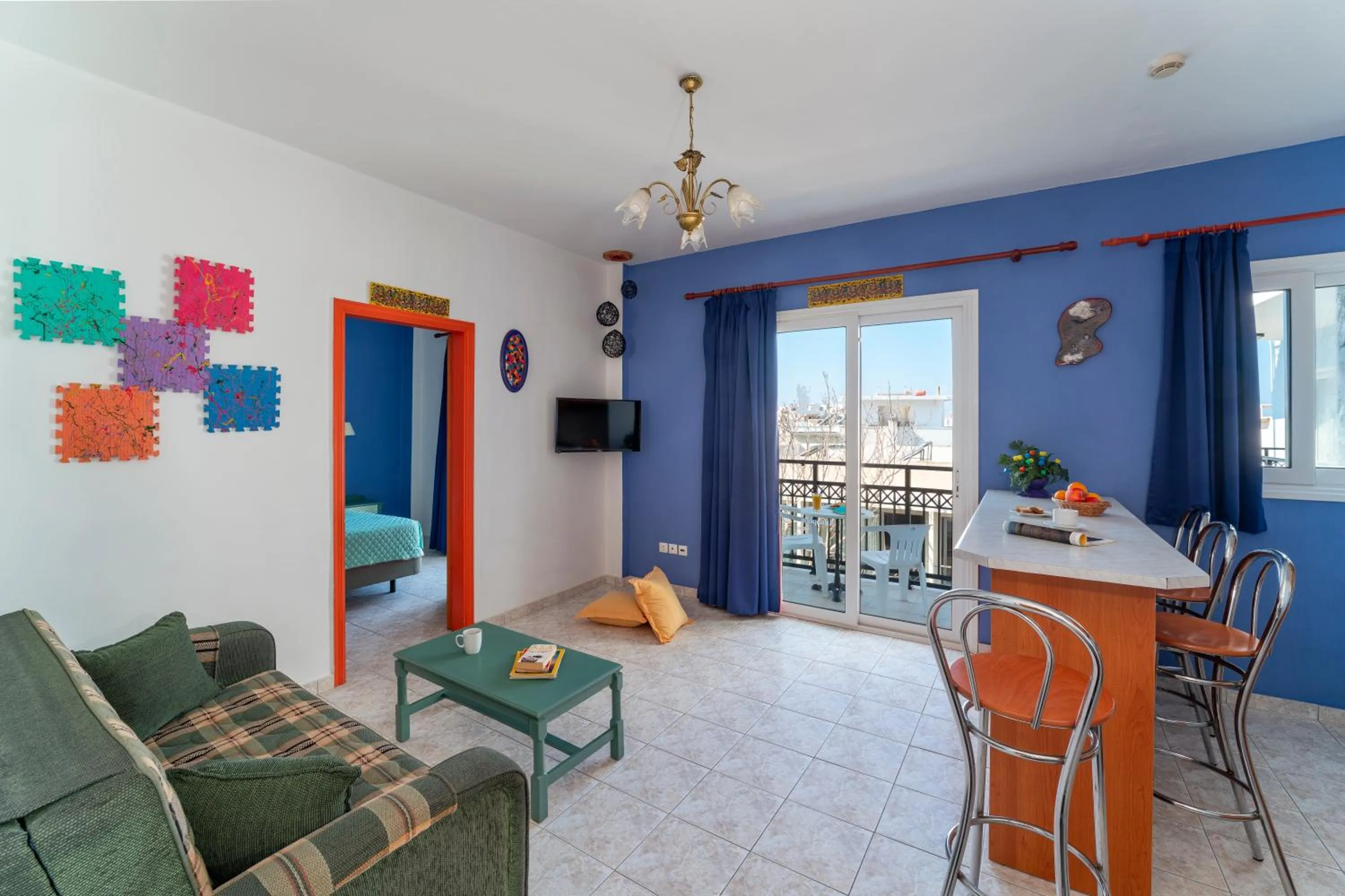 Living room in Arte Annapolis Inn