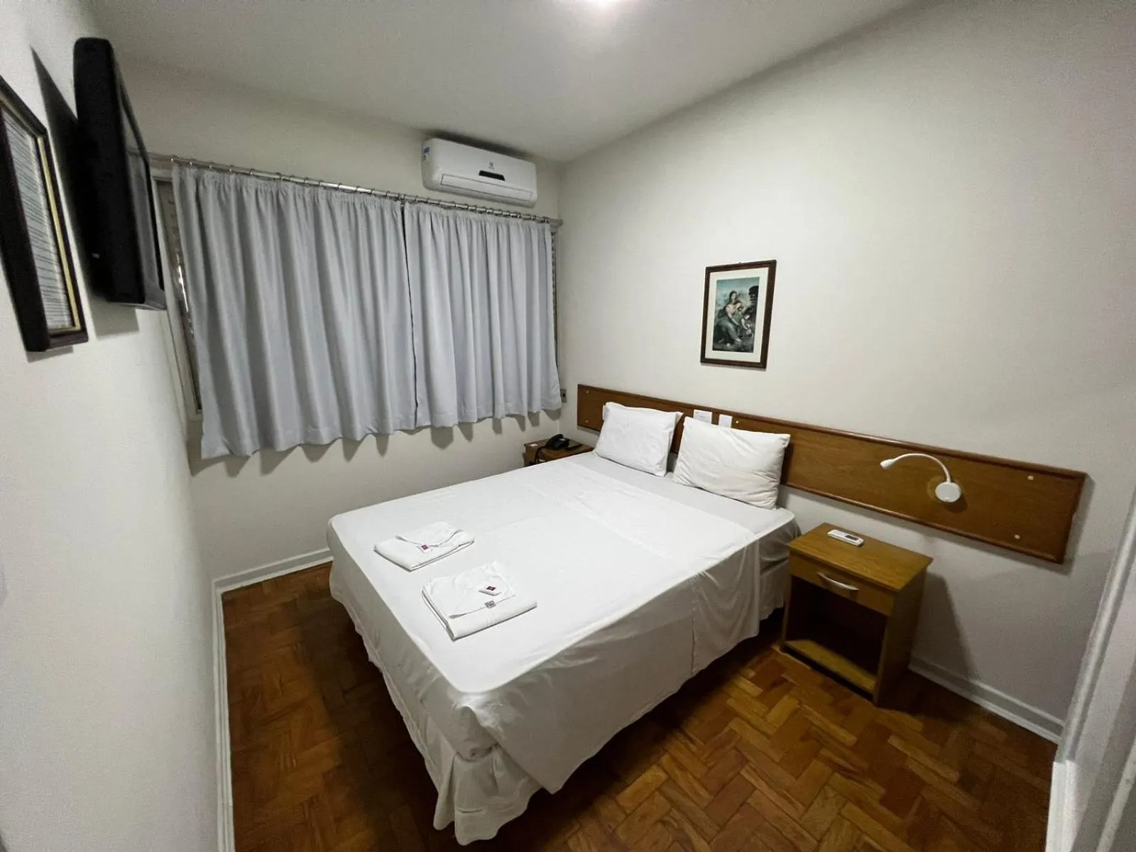 Bed in Santa Rosa Hotel