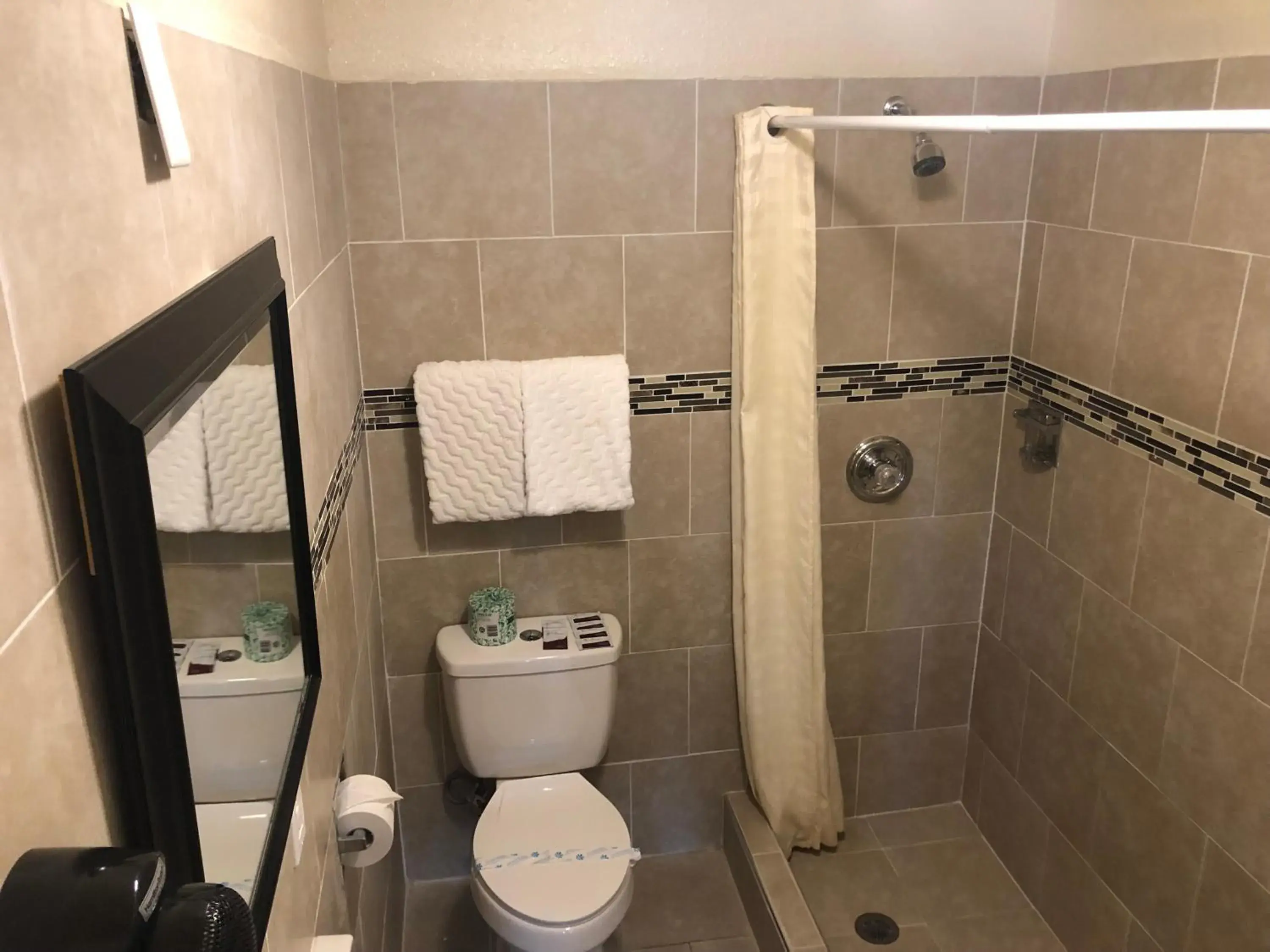 King Room with Kitchenette in Mount-N-Lake Motel King Room with Kitchenette in Mount-N-Lake Motel