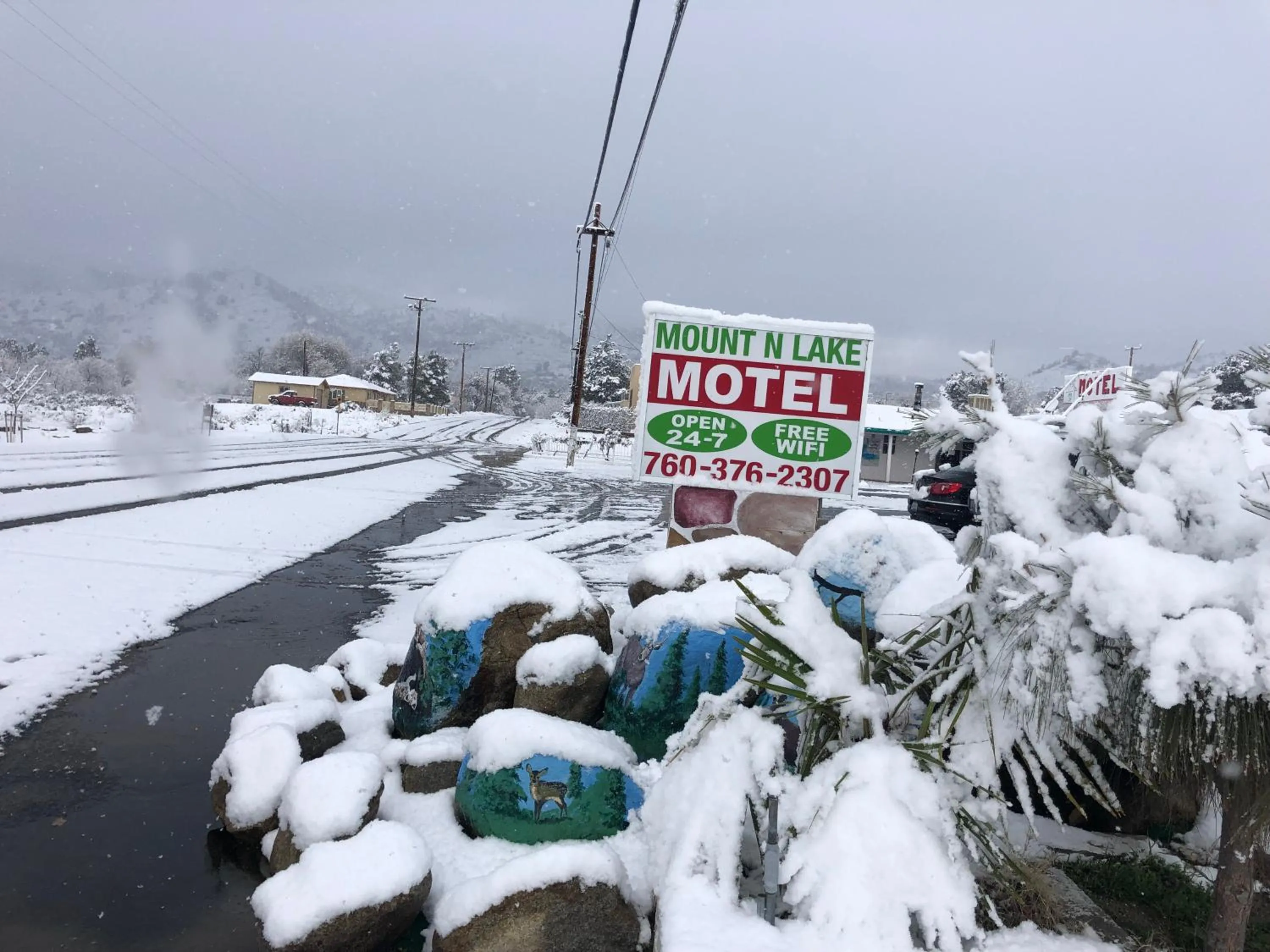 Mount-N-Lake Motel