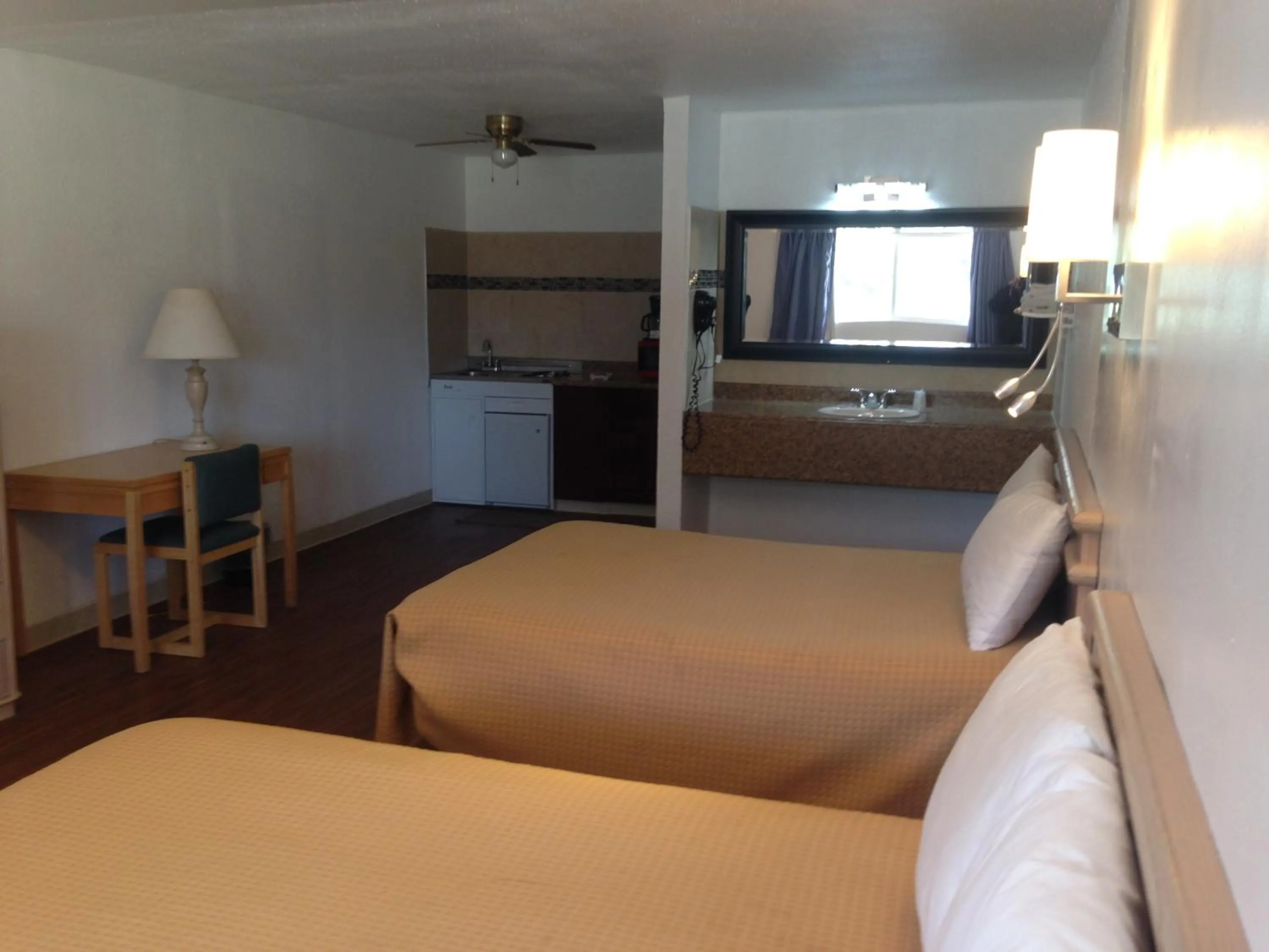 Bed in Mount-N-Lake Motel