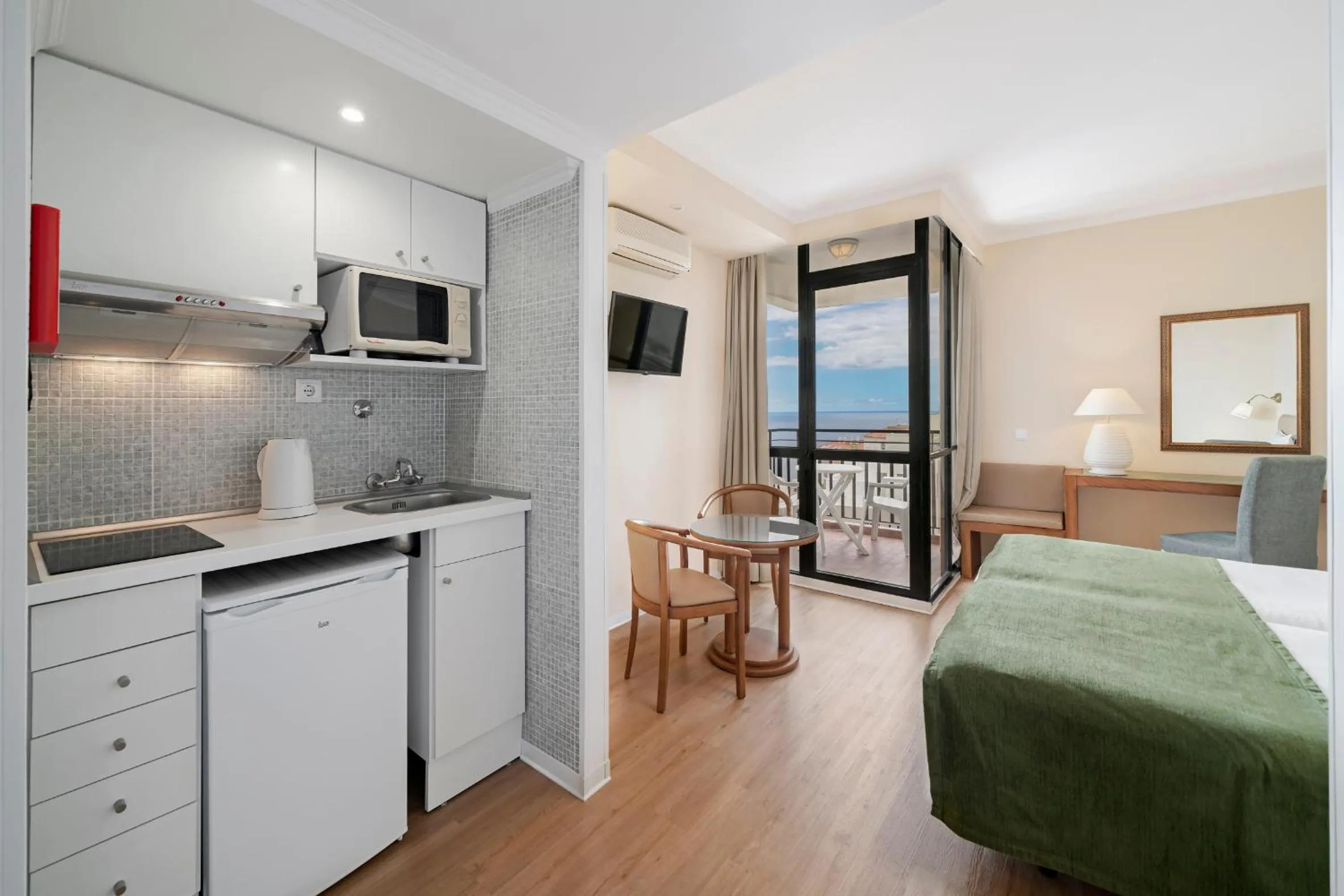 TV and multimedia, Bed in Dorisol Mimosa Studio Hotel