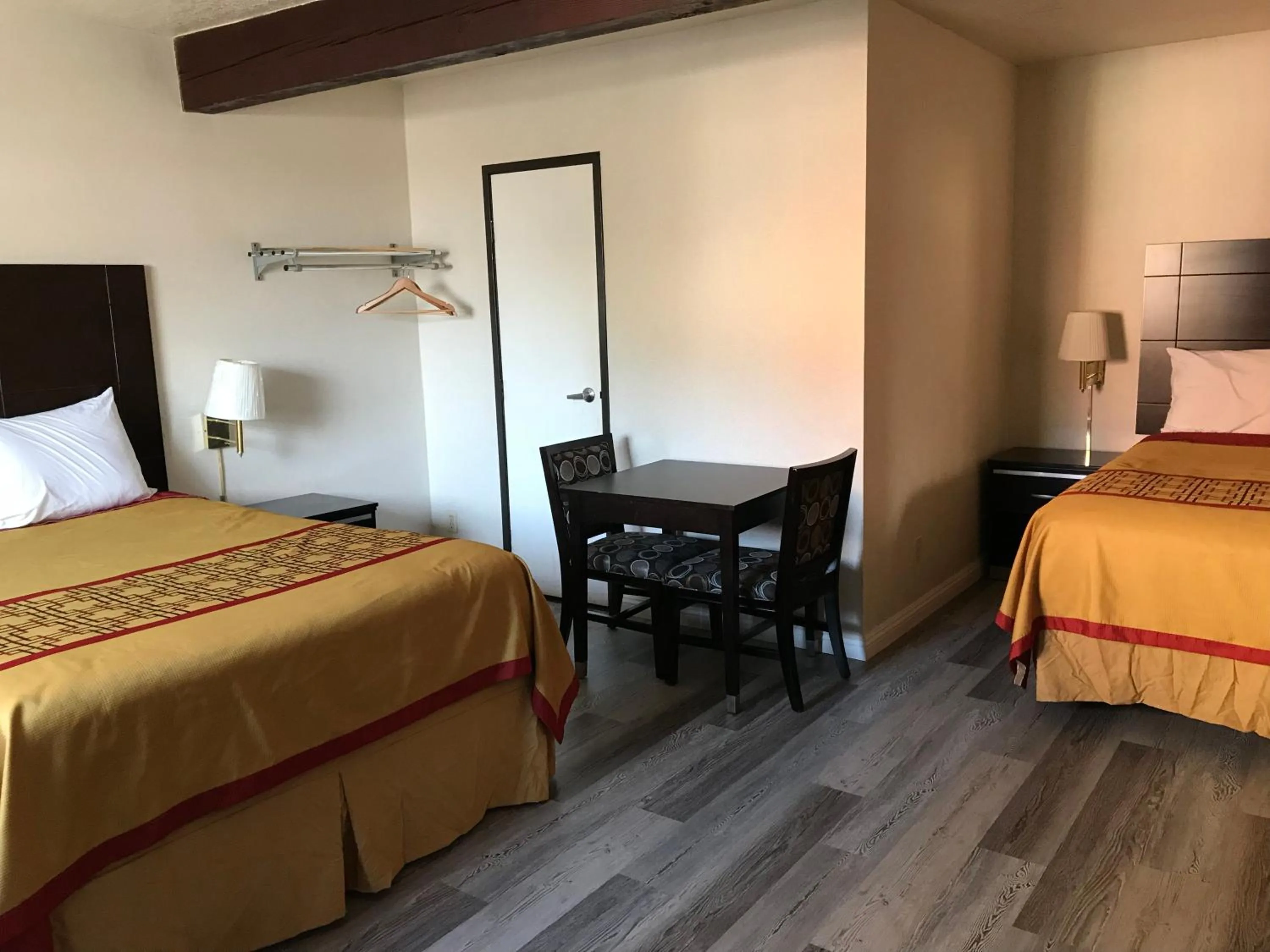 Bed in Manhattan Inn & Suites