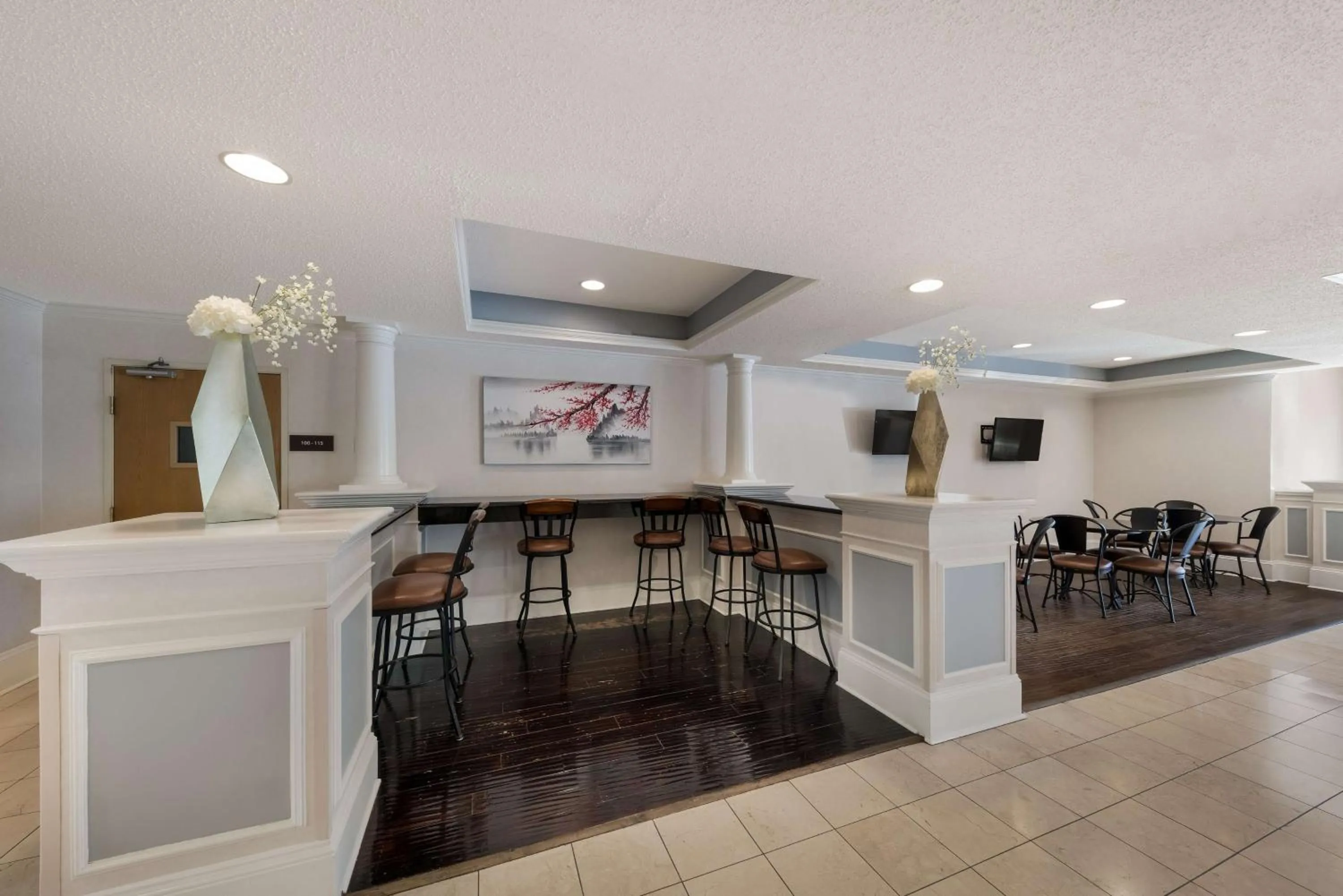 Lobby or reception in SureStay Plus Hotel by Best Western Plano